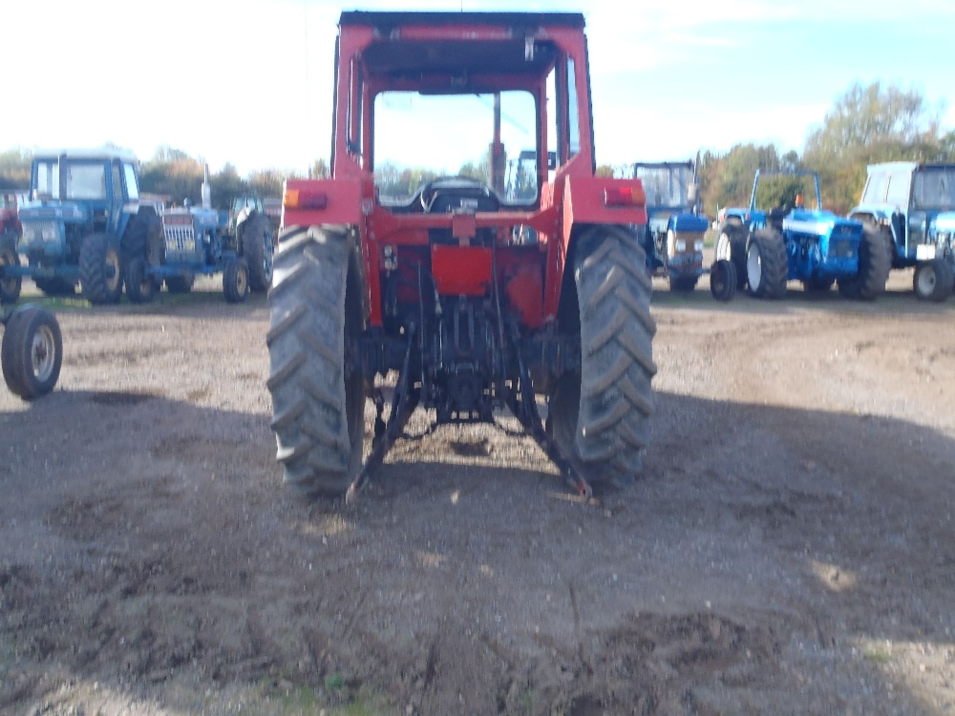 Massey Ferguson 275 8 Speed Tractor. Cab, Power Steering. - Image 3 of 7