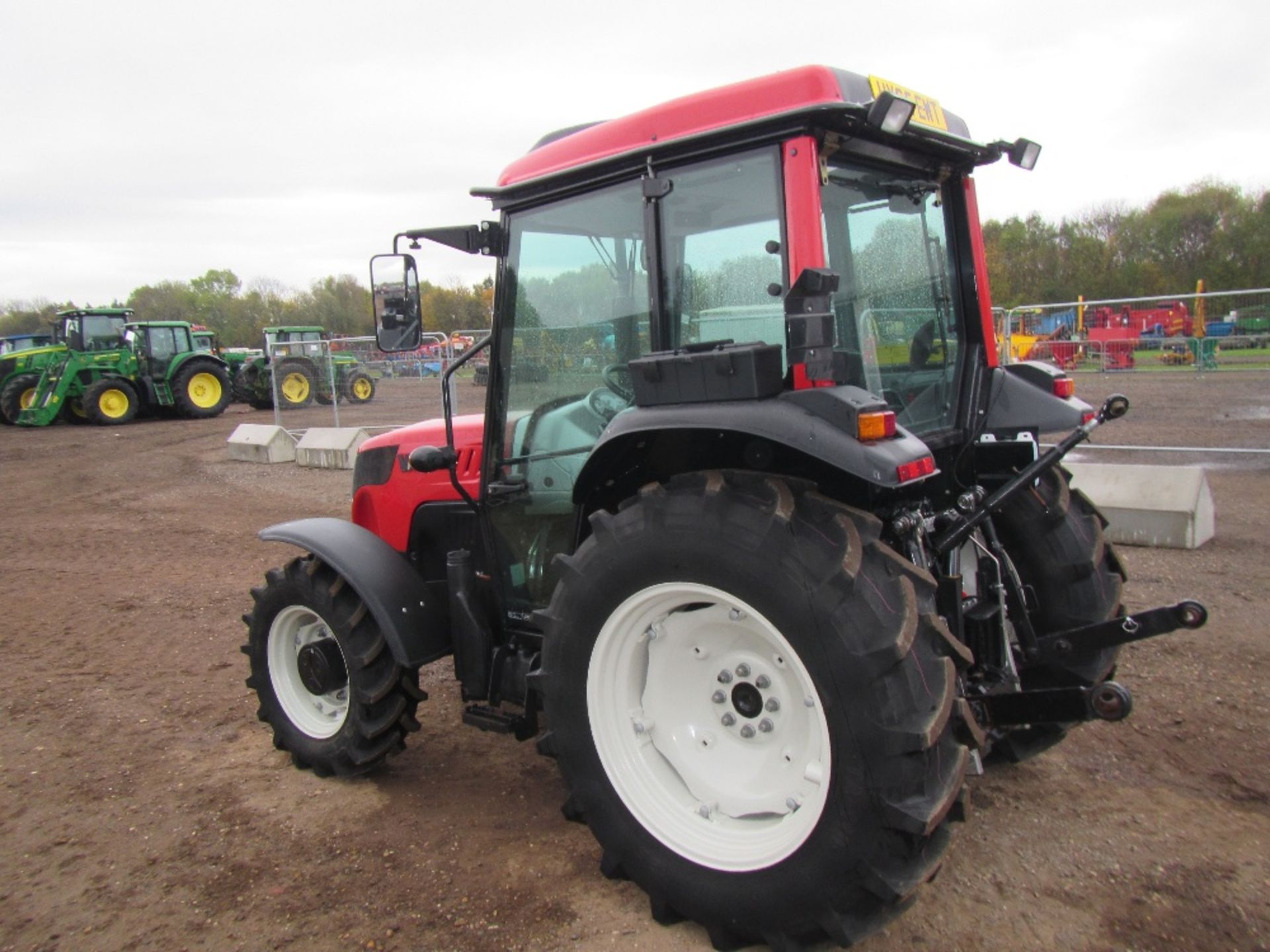 2015 Valtra A73C 4wd Tractor 40k, 12+12 Synchro, Mechanical Shuttle, 2 Spools, Air Con, 540/540E - Image 9 of 17