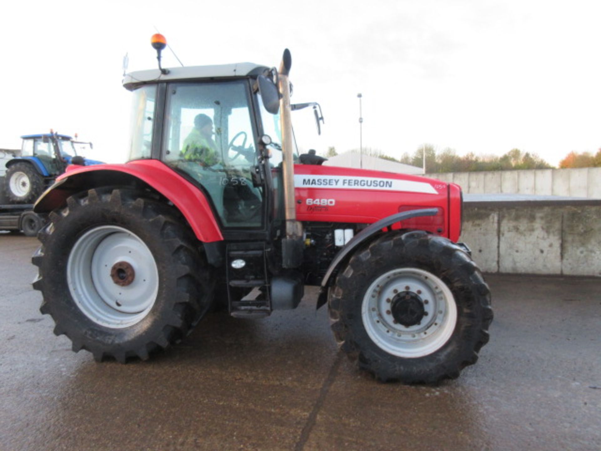 Massey Ferguson 6480 Tractor. 06 Reg. - Image 4 of 5