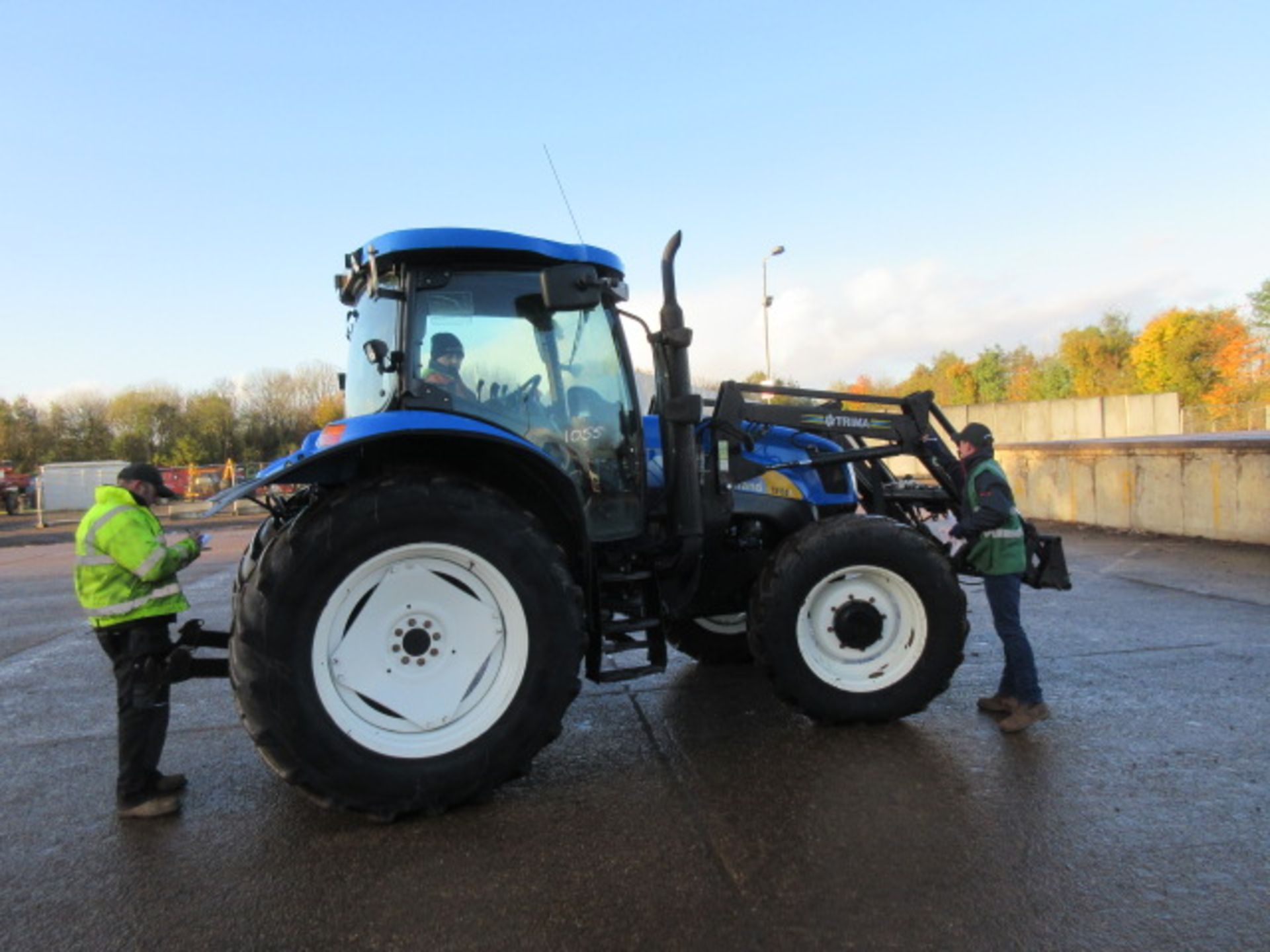 New Holland TSA135 Tractor. Trima Loader - Image 4 of 7