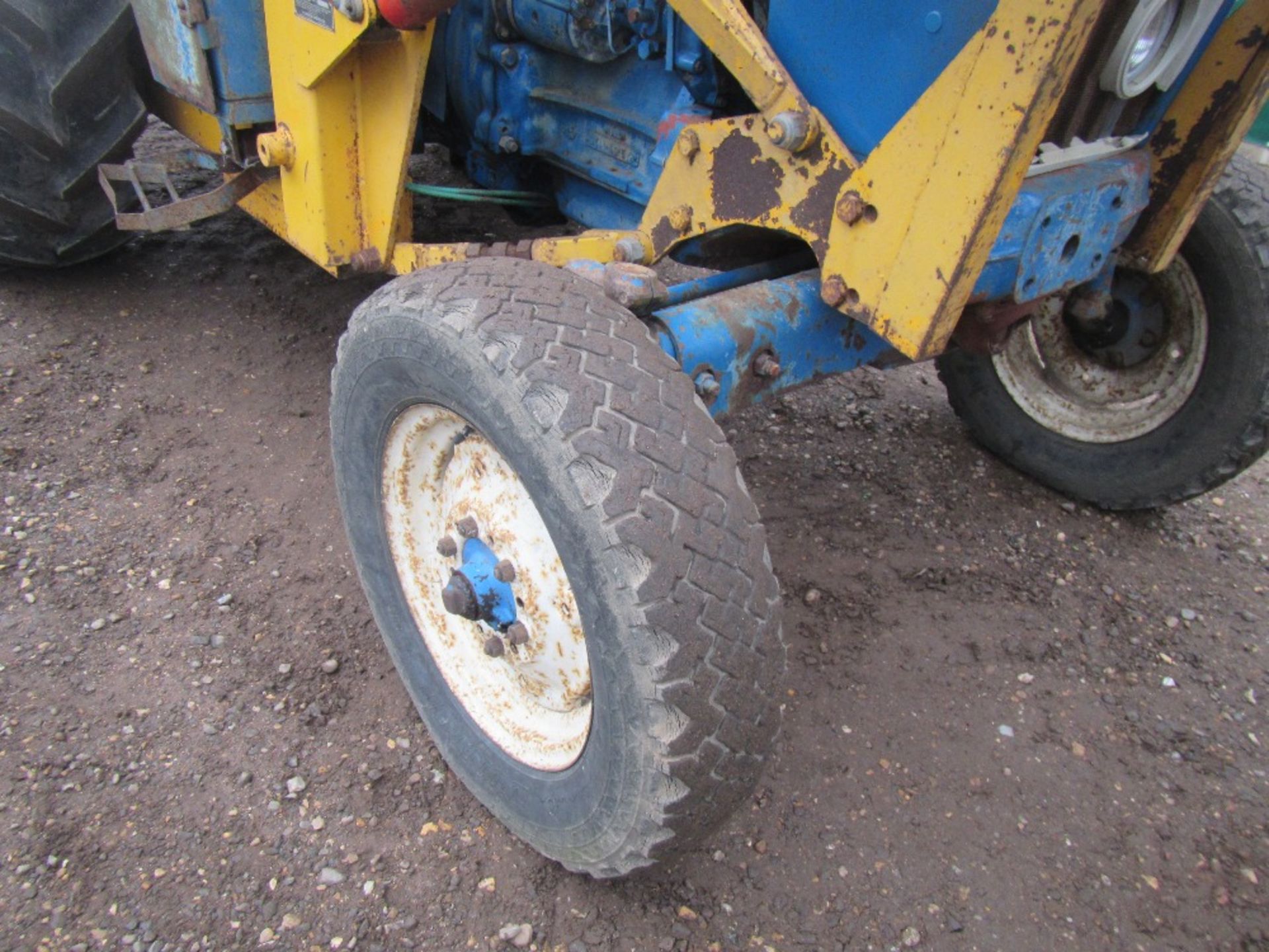 1979 Ford 4600 Tractor. Loader, Power Steering, Bucket, 14.9R28 Tyres. 2887 hrs. Ser No B999392 - Image 5 of 18