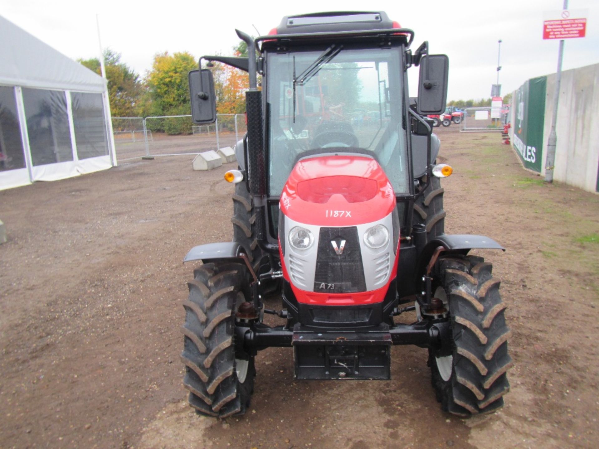 2015 Valtra A73C 4wd Tractor 40k, 12+12 Synchro, Mechanical Shuttle, 2 Spools, Air Con, 540/540E - Image 2 of 17