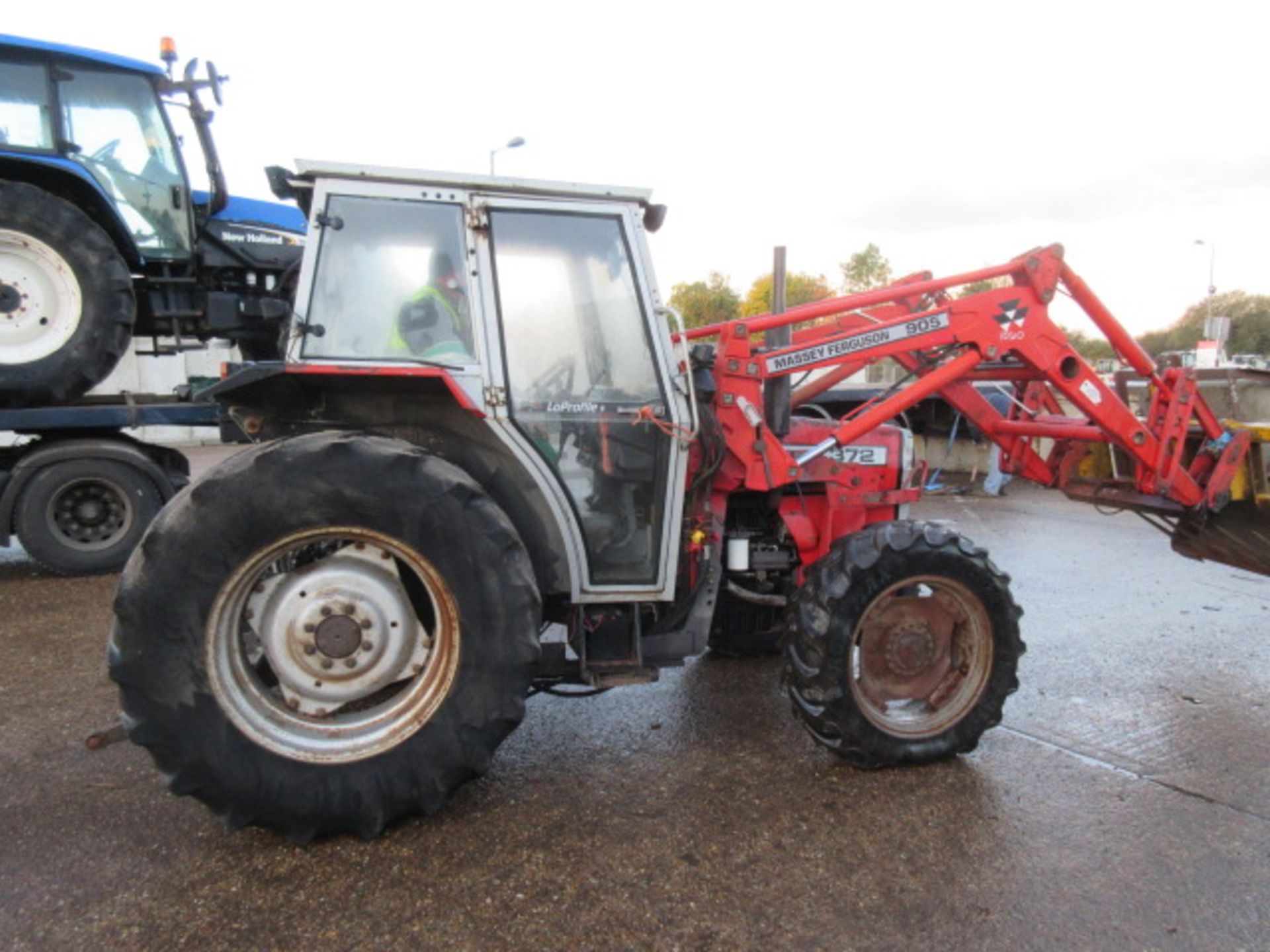 Massey Ferguson 372 Tractor. Massey Loader & Attachments. - Image 3 of 4