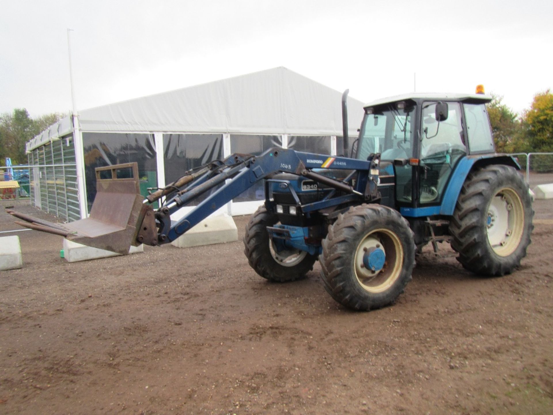 Ford 8340 SLE Tractor. Bomford 4414 Front Loader, Powerstar Engine, 2 Spools, Muck Fork, 16x16