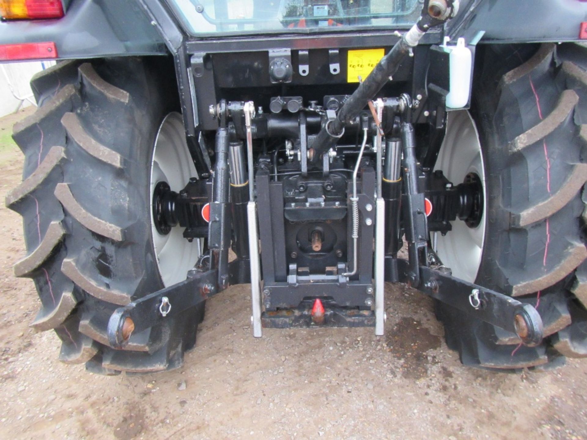 2015 Valtra A73C 4wd Tractor 40k, 12+12 Synchro, Mechanical Shuttle, 2 Spools, Air Con, 540/540E - Image 7 of 17