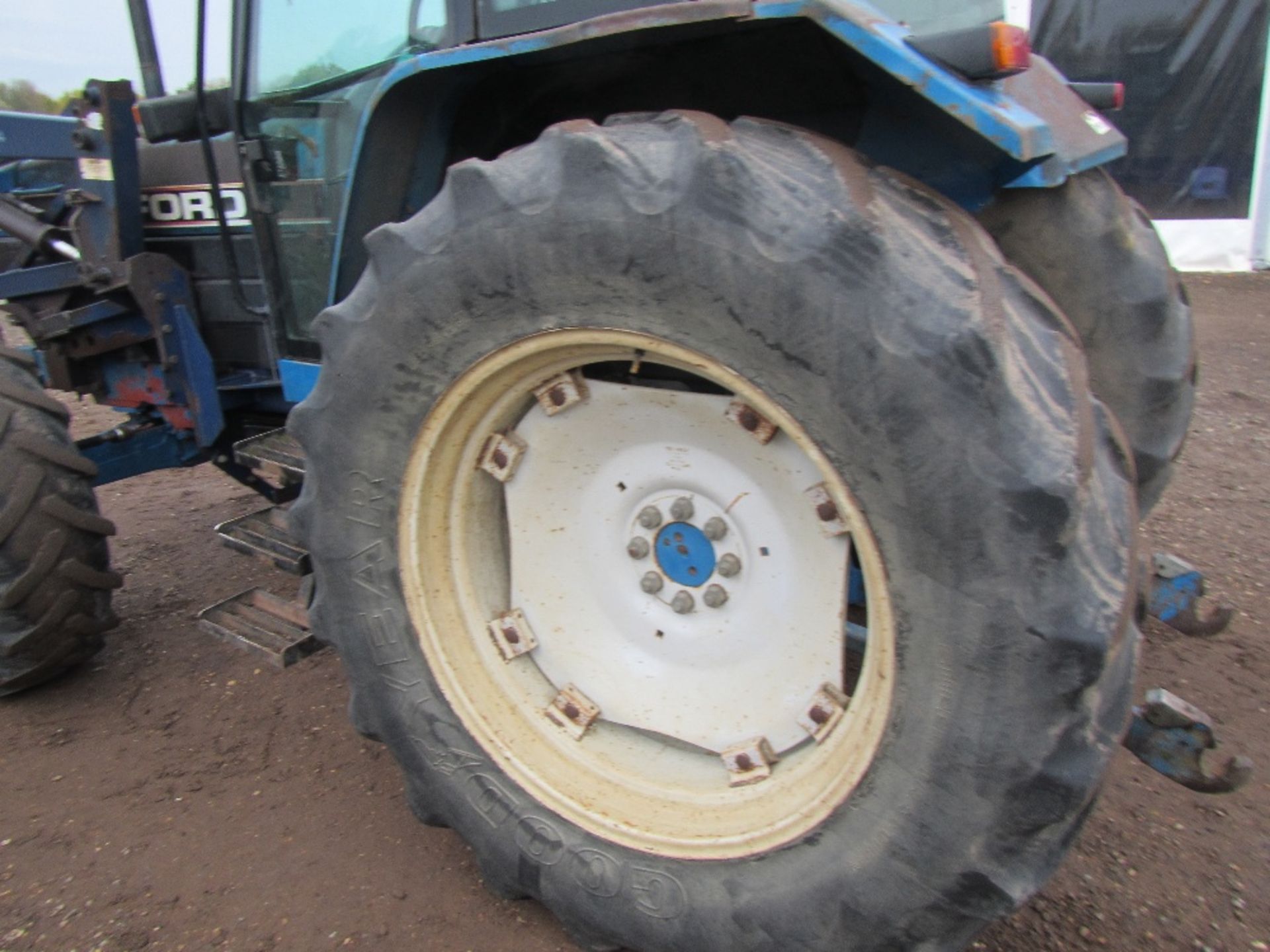 Ford 8340 SLE Tractor. Bomford 4414 Front Loader, Powerstar Engine, 2 Spools, Muck Fork, 16x16 - Image 10 of 17