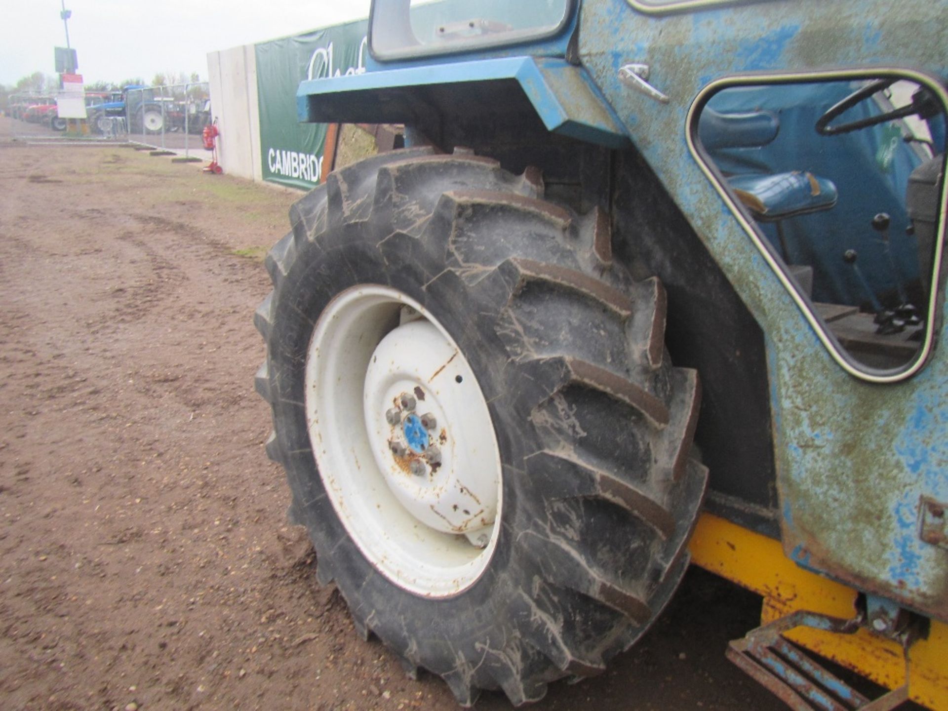 1979 Ford 4600 Tractor. Loader, Power Steering, Bucket, 14.9R28 Tyres. 2887 hrs. Ser No B999392 - Image 6 of 18