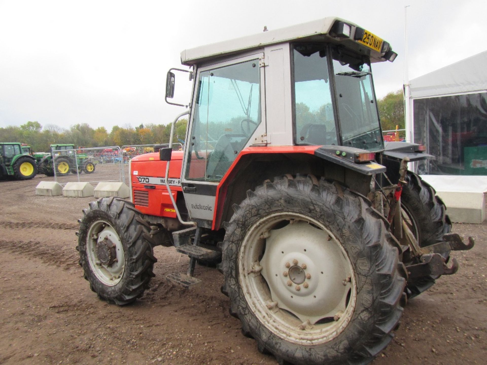 1989 Massey Ferguson 3070 4wd Tractor. Ser No R081022 UNRESERVED LOT - Image 9 of 17