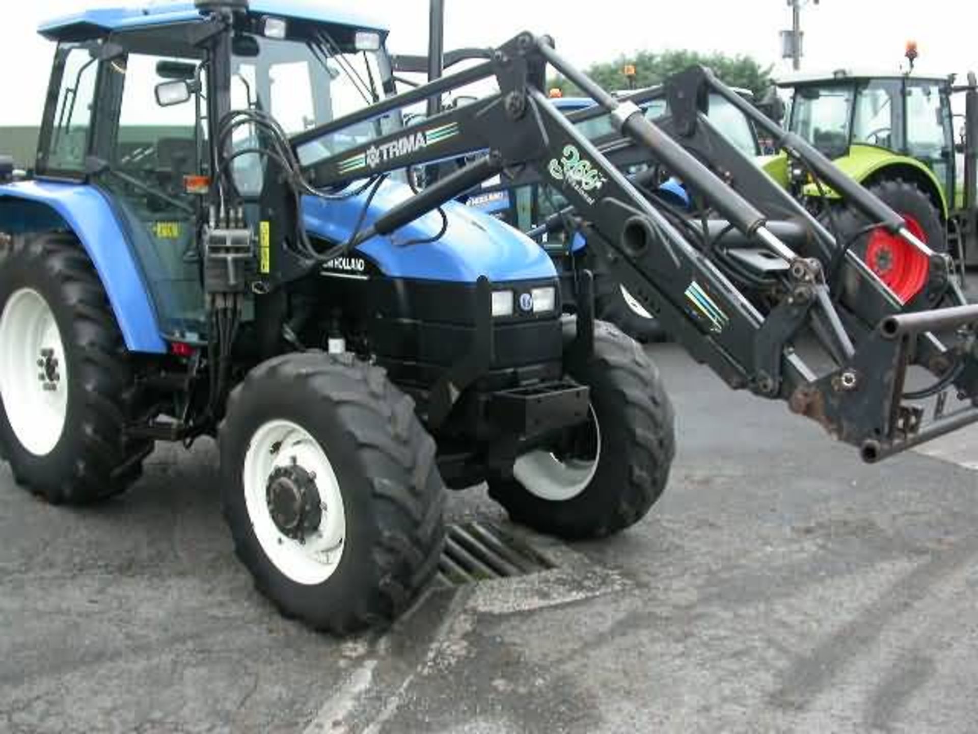 2002 New Holland TS90 Tractor. Trima 360 Loader Reg No YF02 XRC Ser No 185324B - Image 3 of 4