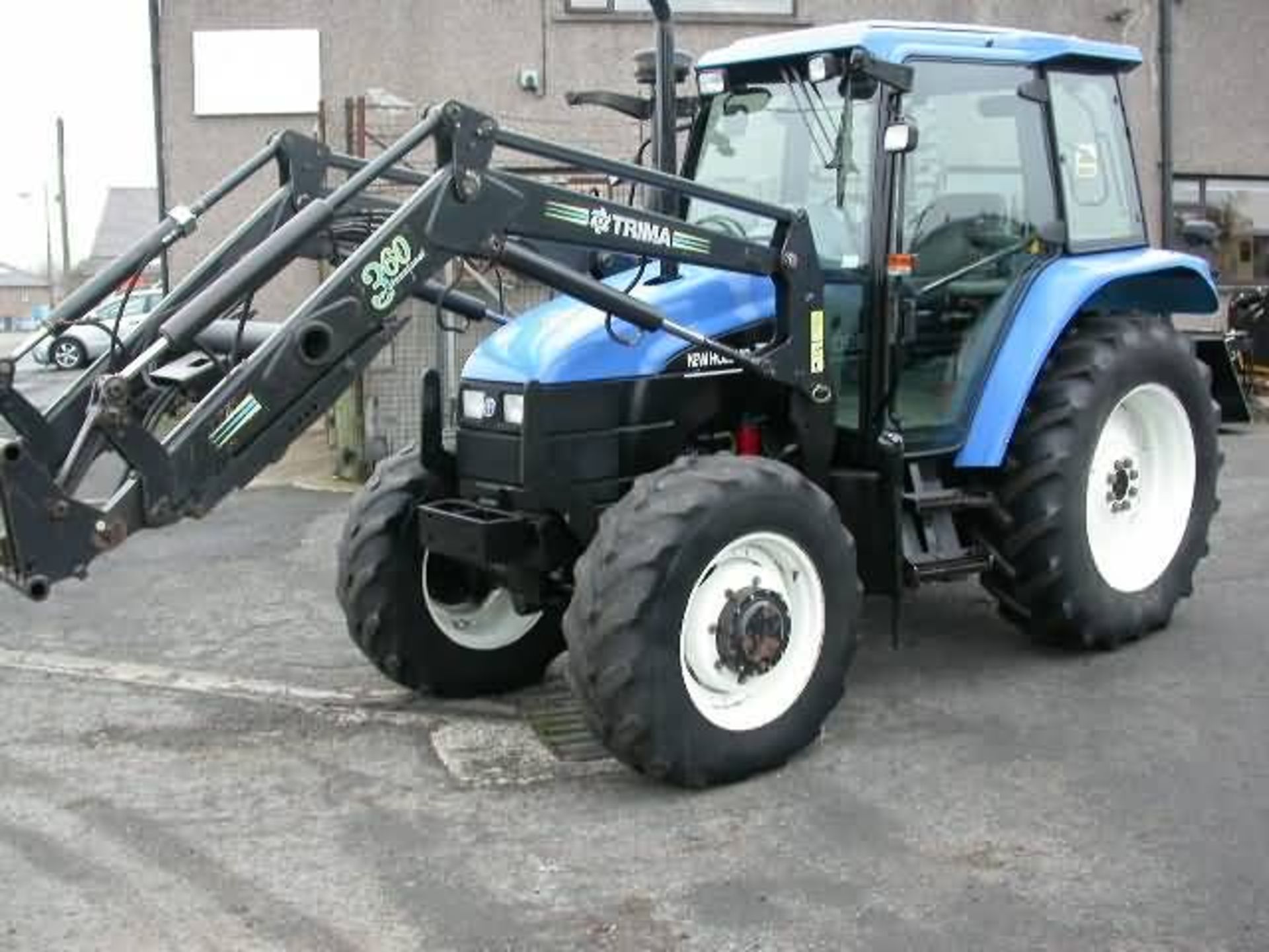 2002 New Holland TS90 Tractor. Trima 360 Loader Reg No YF02 XRC Ser No 185324B - Image 4 of 4