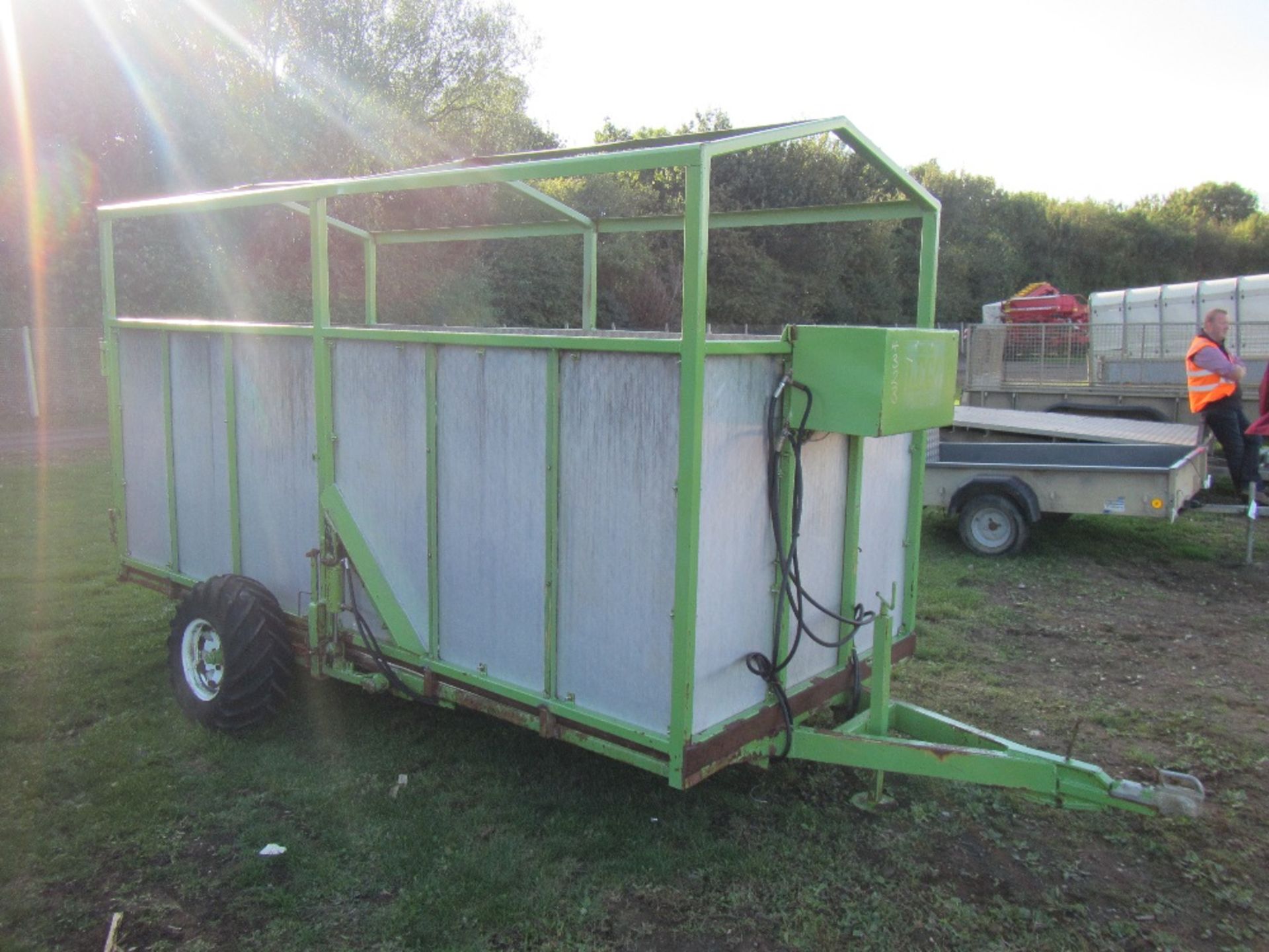 2006 Brian Legg Livestock Trailer with Hydro Electric Lift - Image 3 of 5