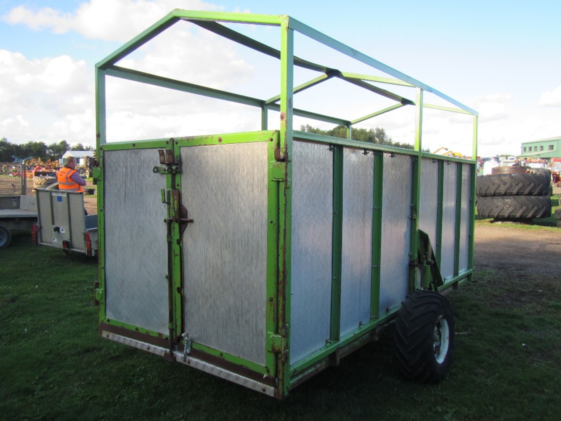 2006 Brian Legg Livestock Trailer with Hydro Electric Lift - Image 5 of 5