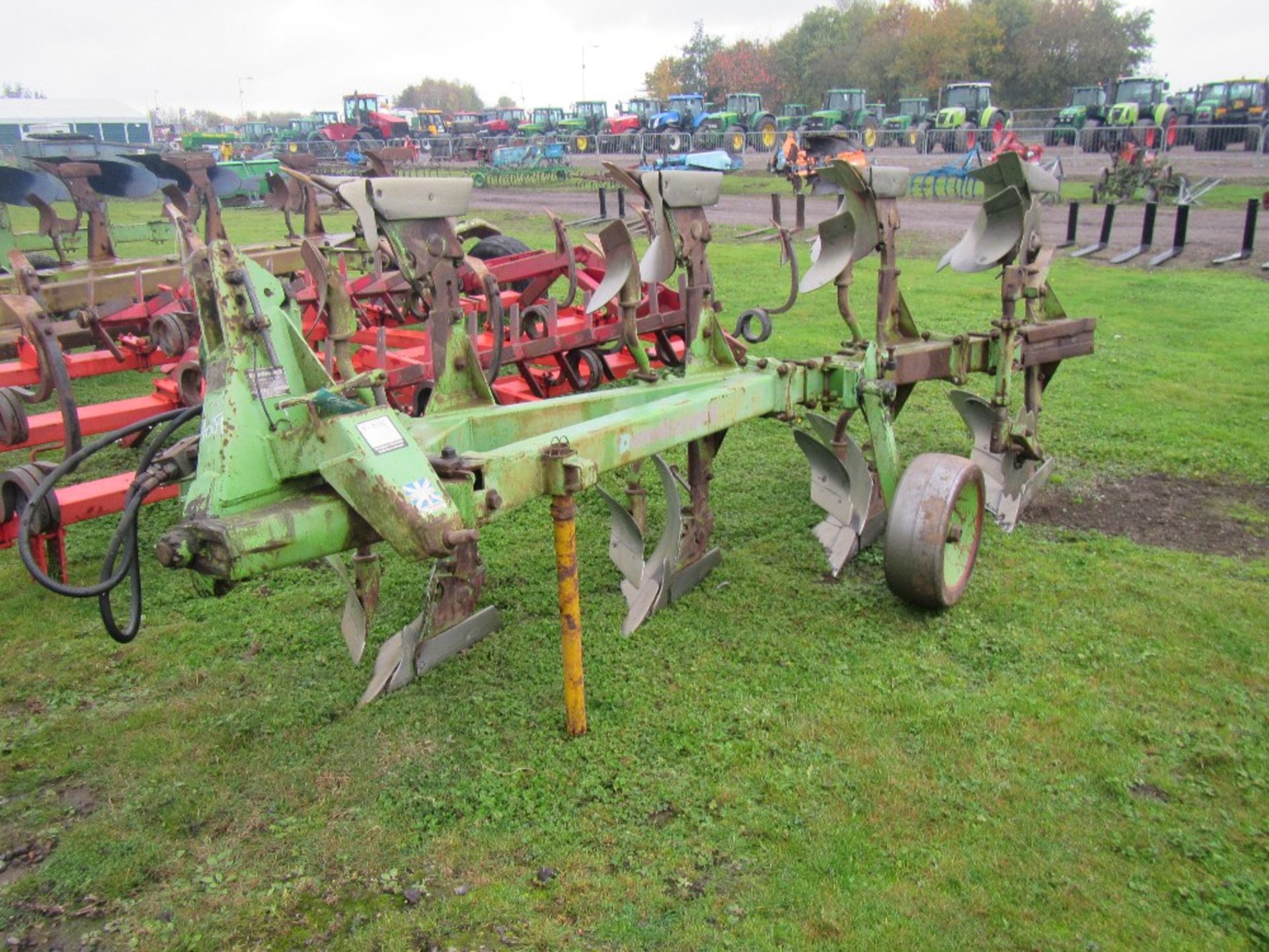 Dowdeswell DP8 4 Furrow Plough 3+1 - Image 5 of 5