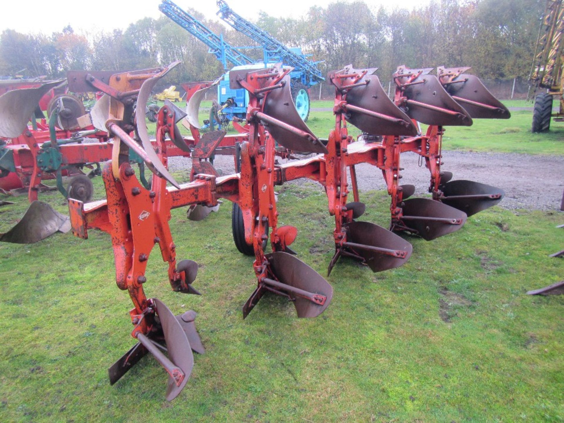 Kuhn 5 Furrow Reversible Plough - Image 2 of 4