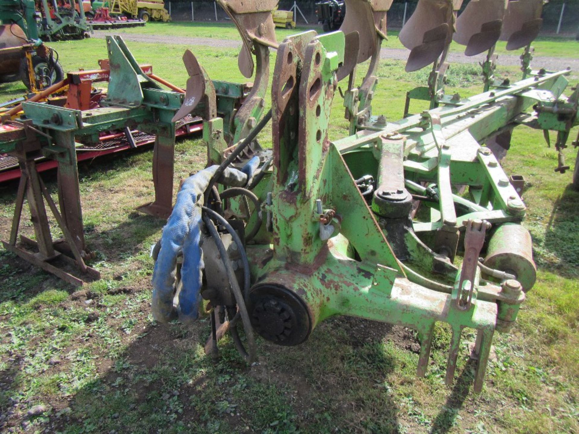 Dowdeswell 5 Furrow Hydraulic Vari Width Reversible Plough with DD-Bodies - Image 3 of 4