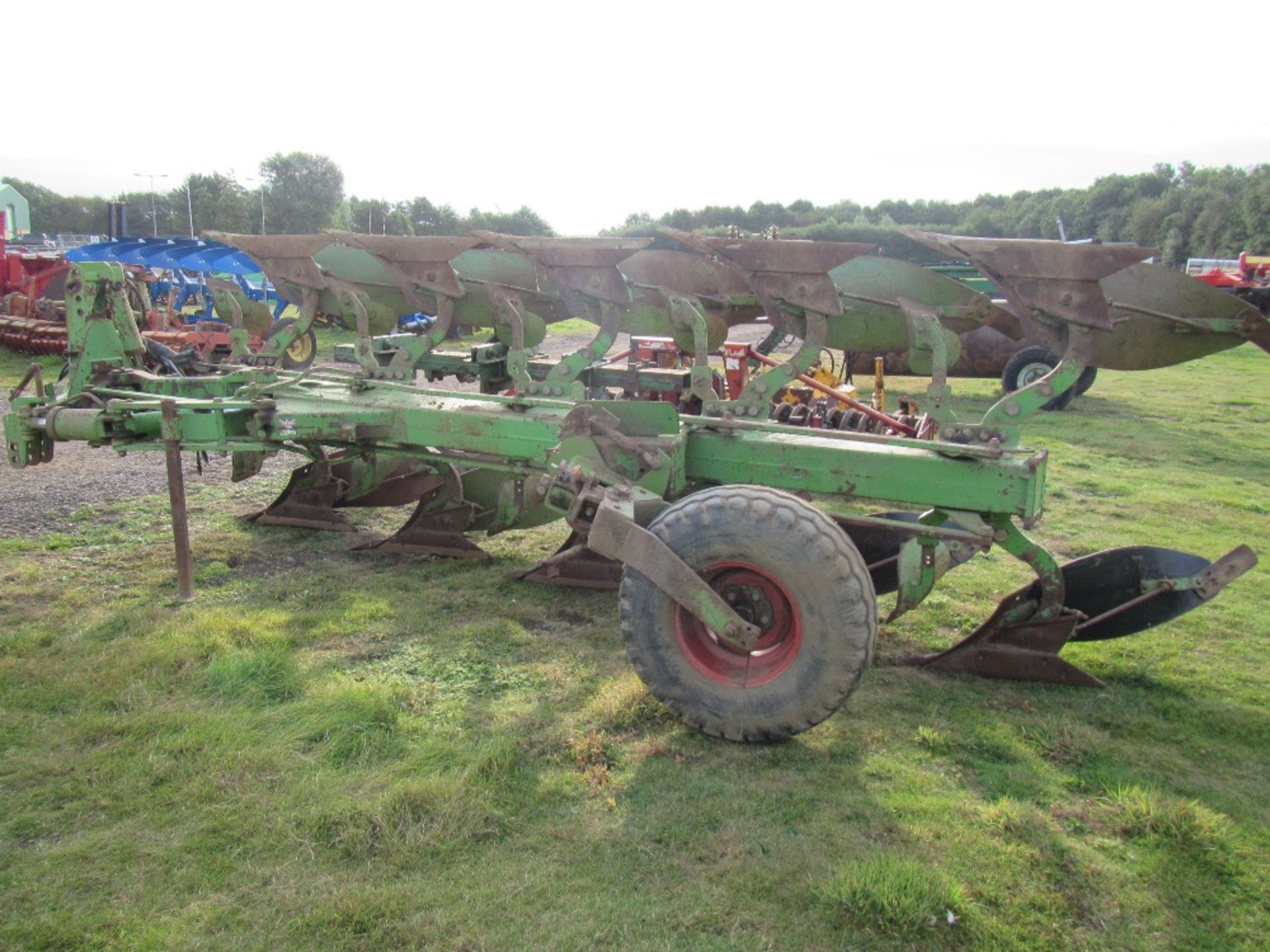 Dowdeswell 5 Furrow Hydraulic Vari Width Reversible Plough with DD-Bodies - Image 4 of 4