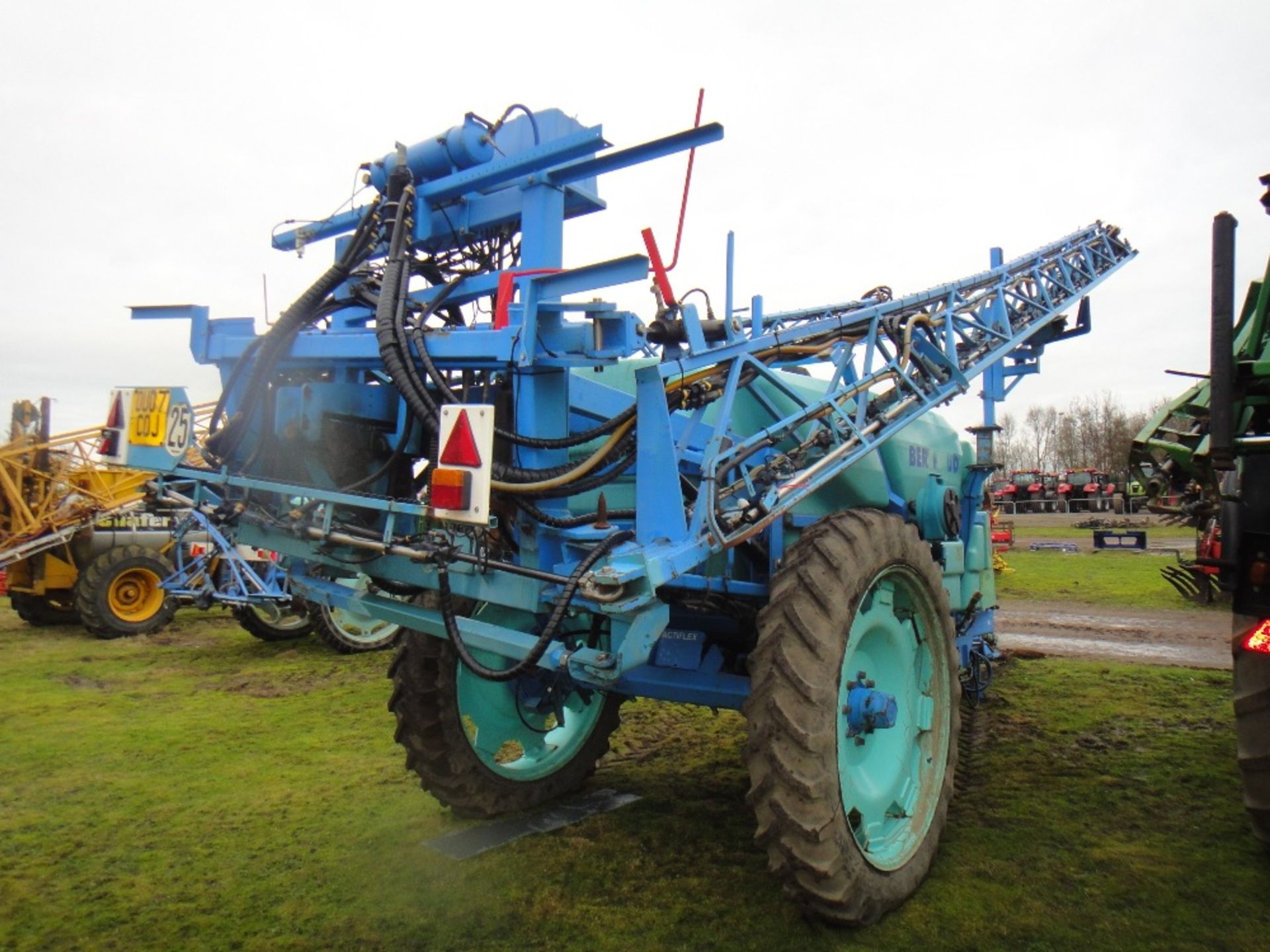 Berthoud 32m Trailed Sprayer - Image 4 of 5