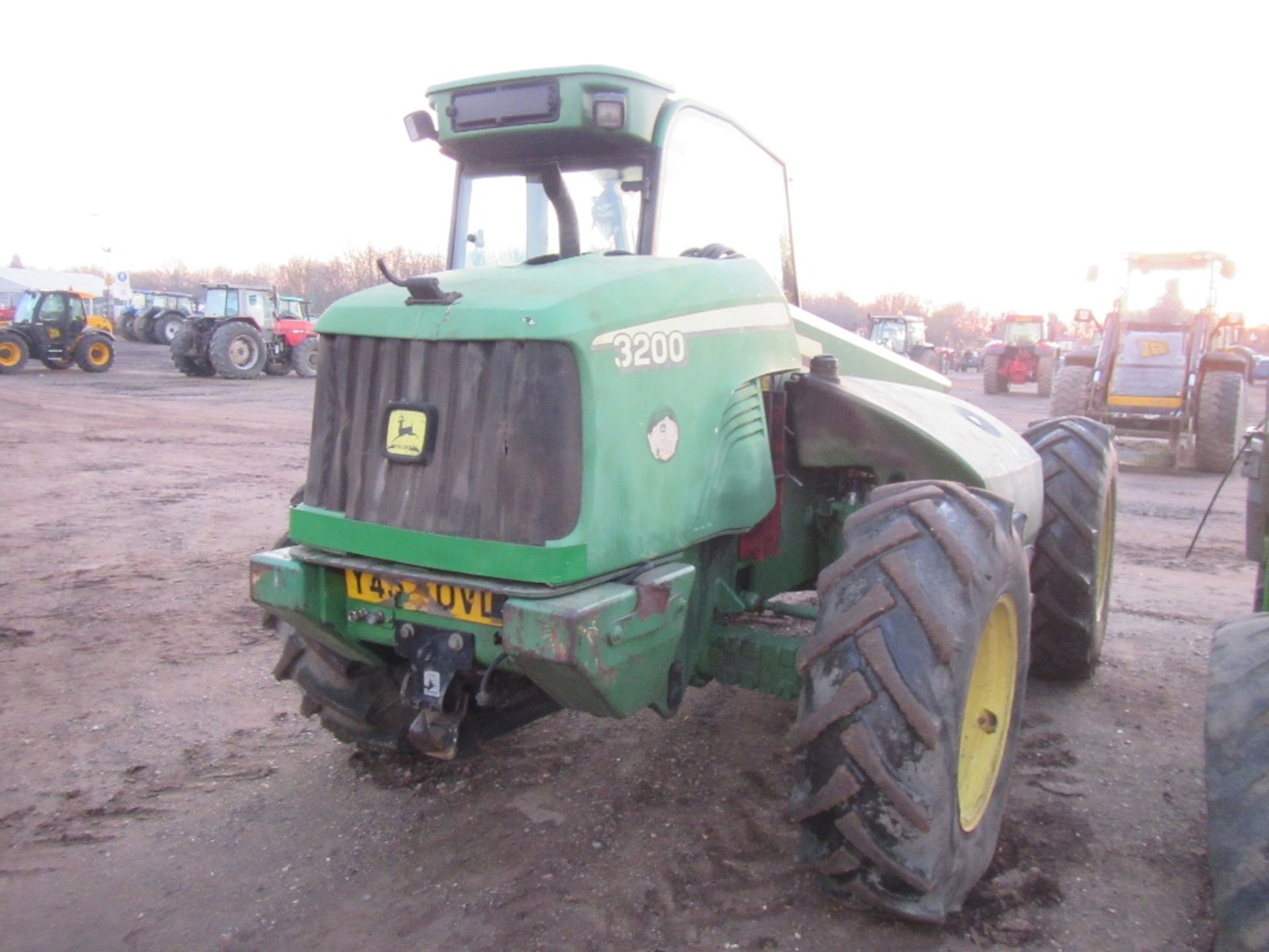 John Deere 3200 Telehandler c/w Tines. Reg. No. Y457 OVL Ser No 200329 - Image 4 of 9