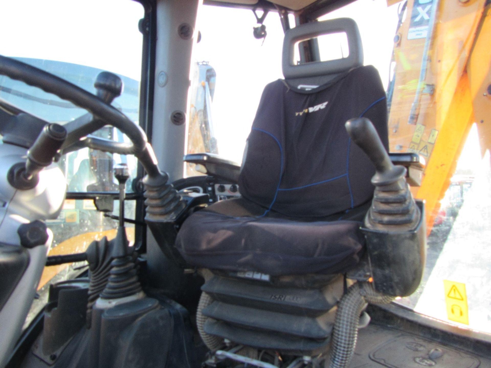 2009 JCB 3CX Wheeled Contractor Digger Loader c/w Air Con, Power Slide, Mobilizer Fitted. Reg Docs - Image 4 of 6