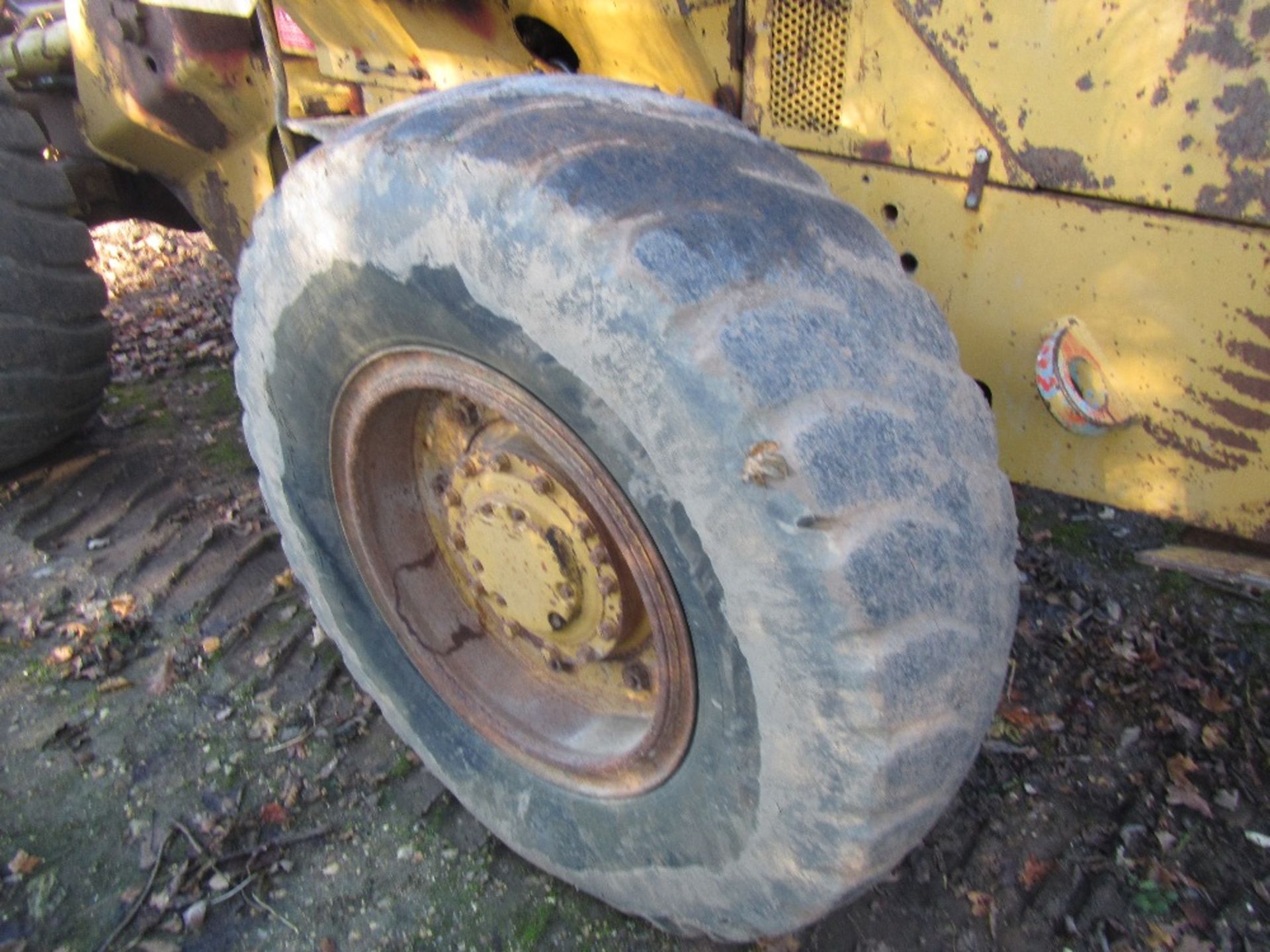 Cat 910 Loading Shovel c/w Bucket Ser. No. 40Y1051 - Image 5 of 7