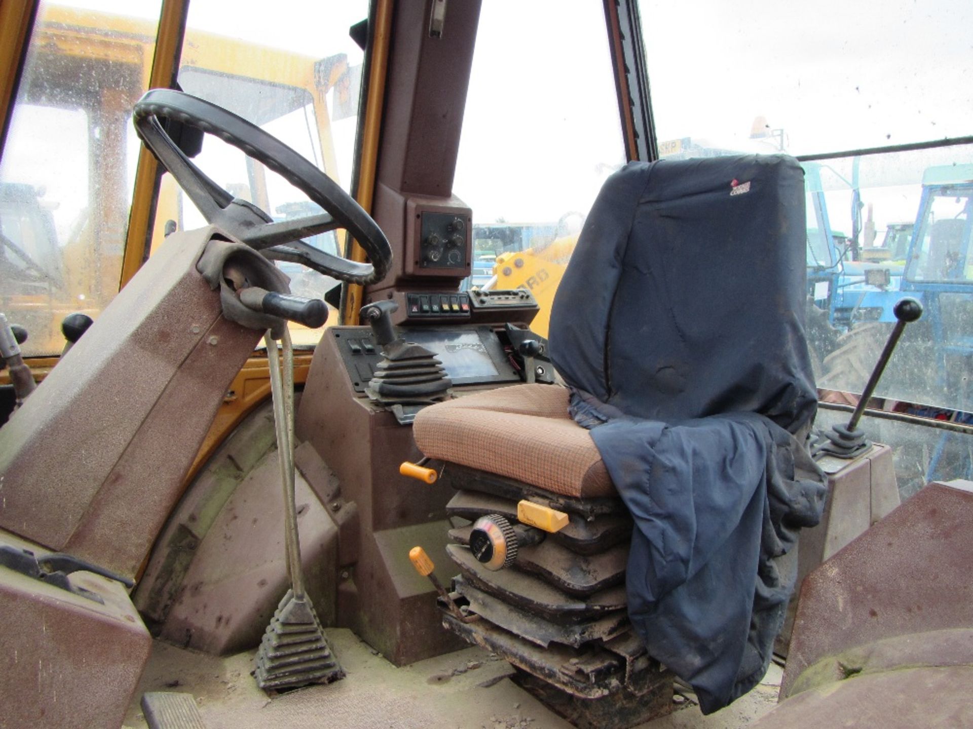 Case 580SK Turbo Wheeled Digger c/w 4 in 1 Bucket, Pallet Forks & 4no. Rear Buckets. Reg. No. M457 - Image 3 of 4