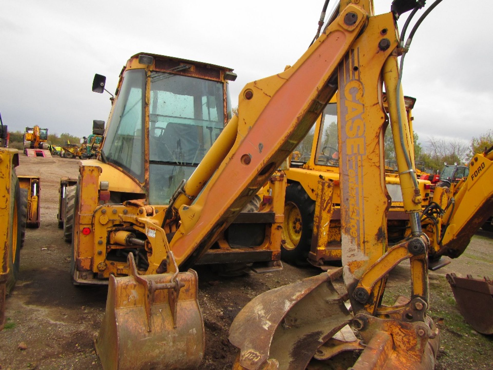 Case 580SK Turbo Wheeled Digger c/w 4 in 1 Bucket, Pallet Forks & 4no. Rear Buckets. Reg. No. M457 - Image 4 of 4