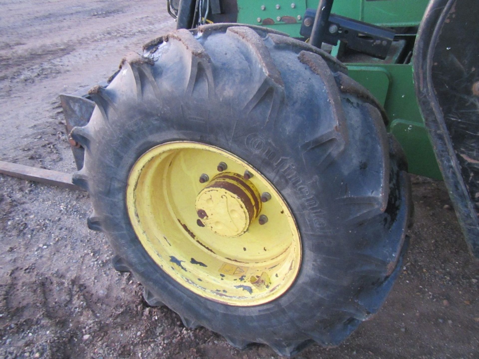 John Deere 3200 Telehandler c/w Tines. Reg. No. Y457 OVL Ser No 200329 - Image 6 of 9