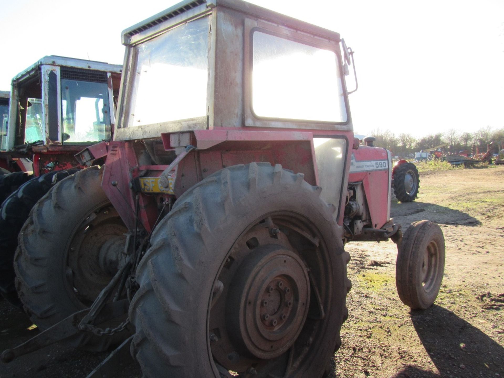 1976 Massey Ferguson 590 Tractor c/w Rear PAVT Wheels. Reg Docs will be supplied Reg. No. USF - Image 6 of 7