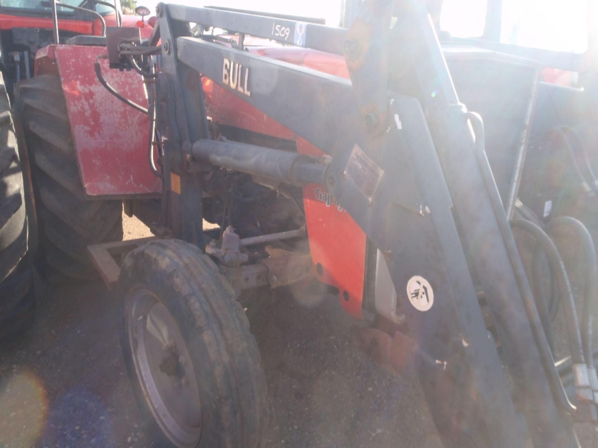Tafe 5900 Tractor c/w Power Loader, PAS. No V5. Ser. No. 390823 - Image 5 of 7