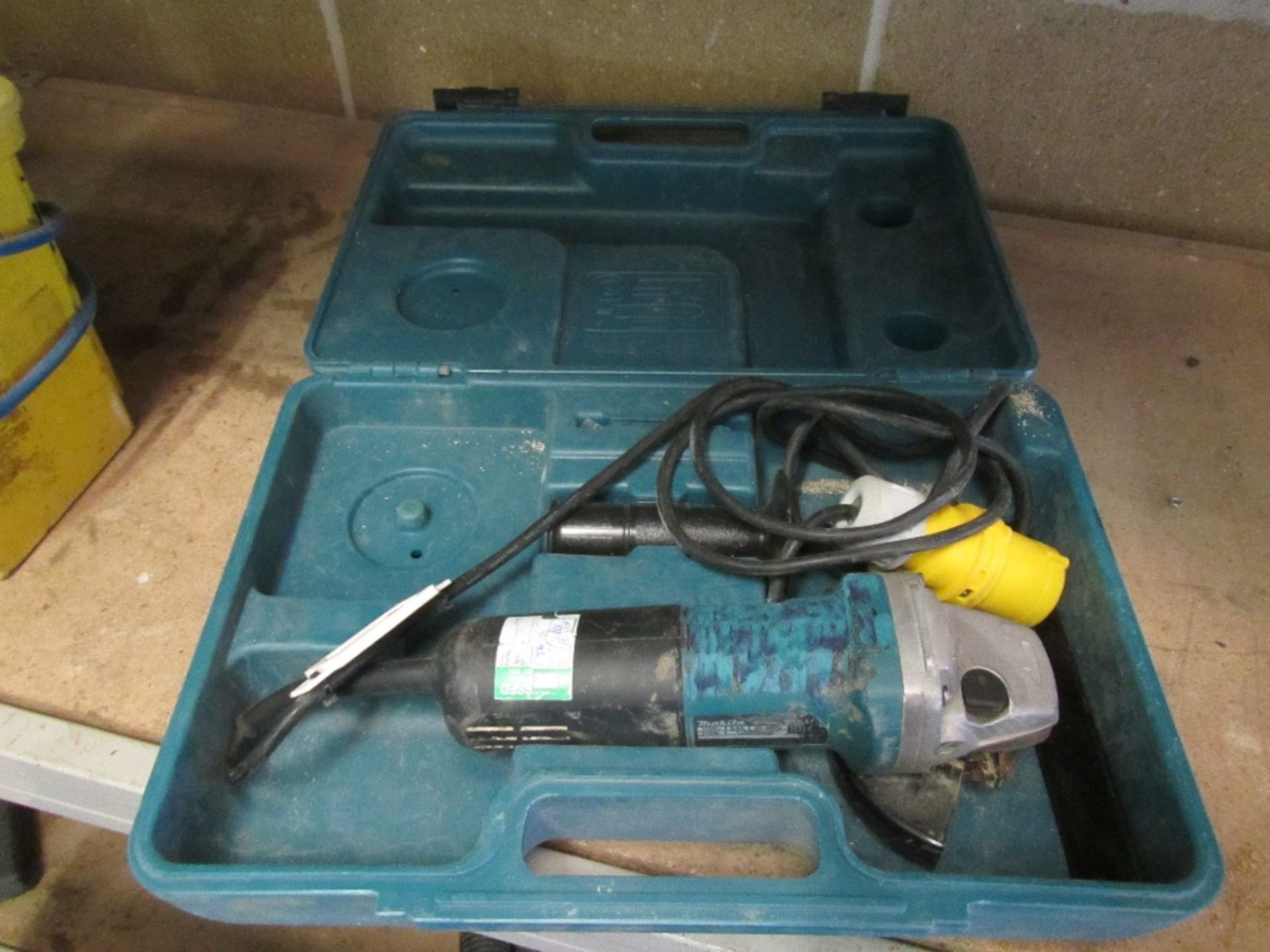 Makita 4in 110v Angle Grinder UNRESERVED LOT