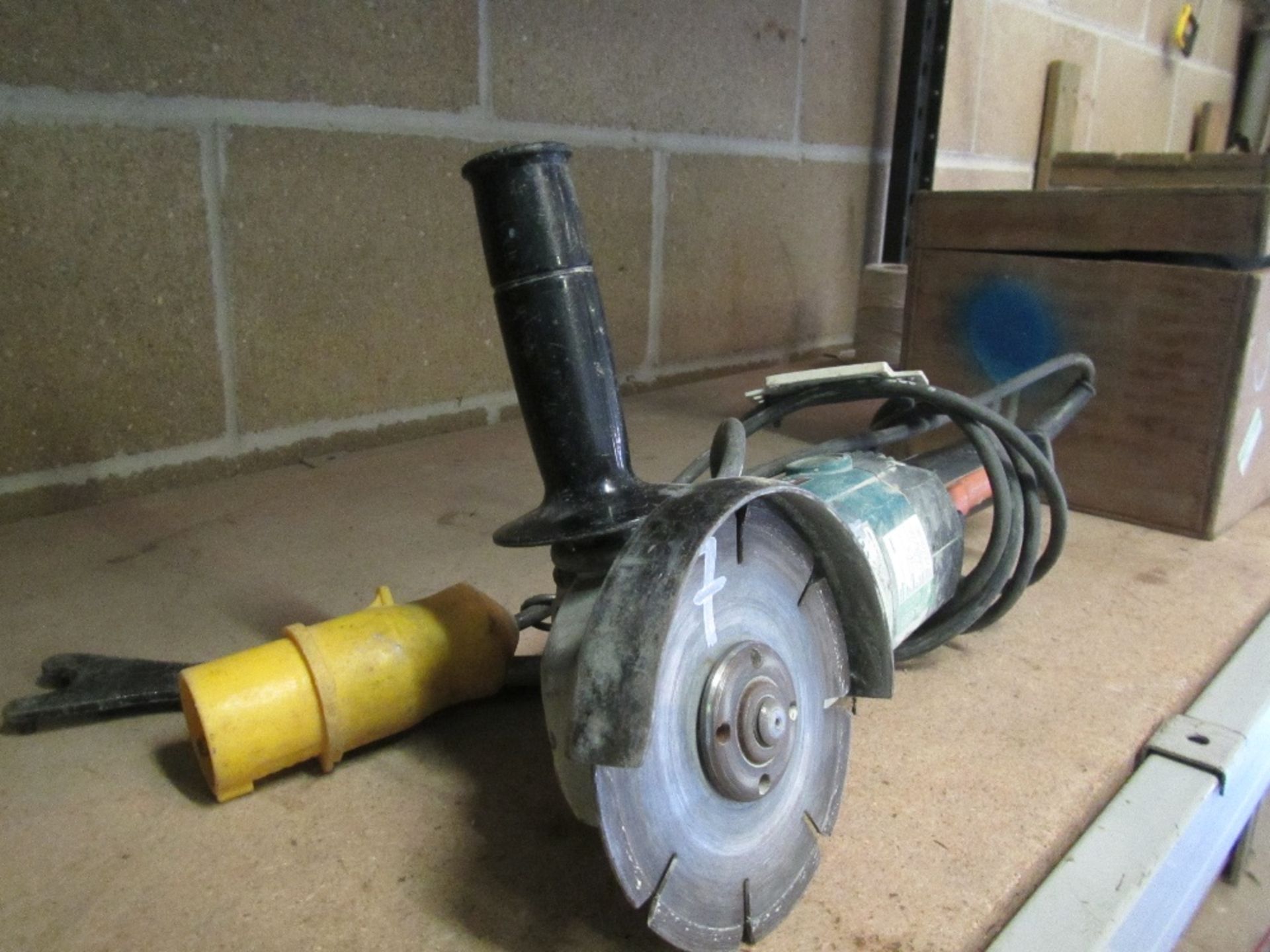 Makita 4in 110v Angle Grinder UNRESERVED LOT