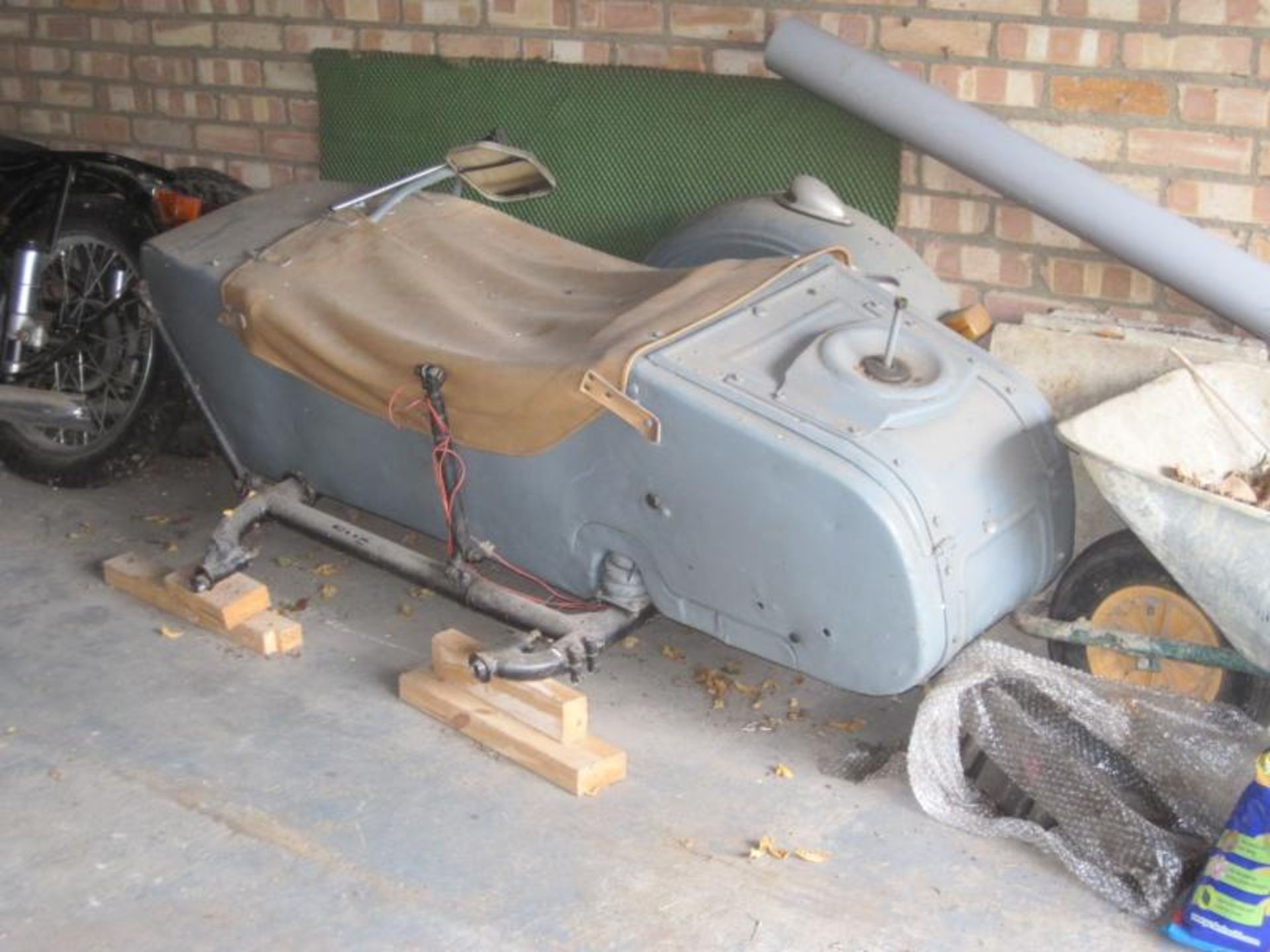 Right hand mounting military style sidecar possibly a Steib or Ural type with individual - Image 4 of 6