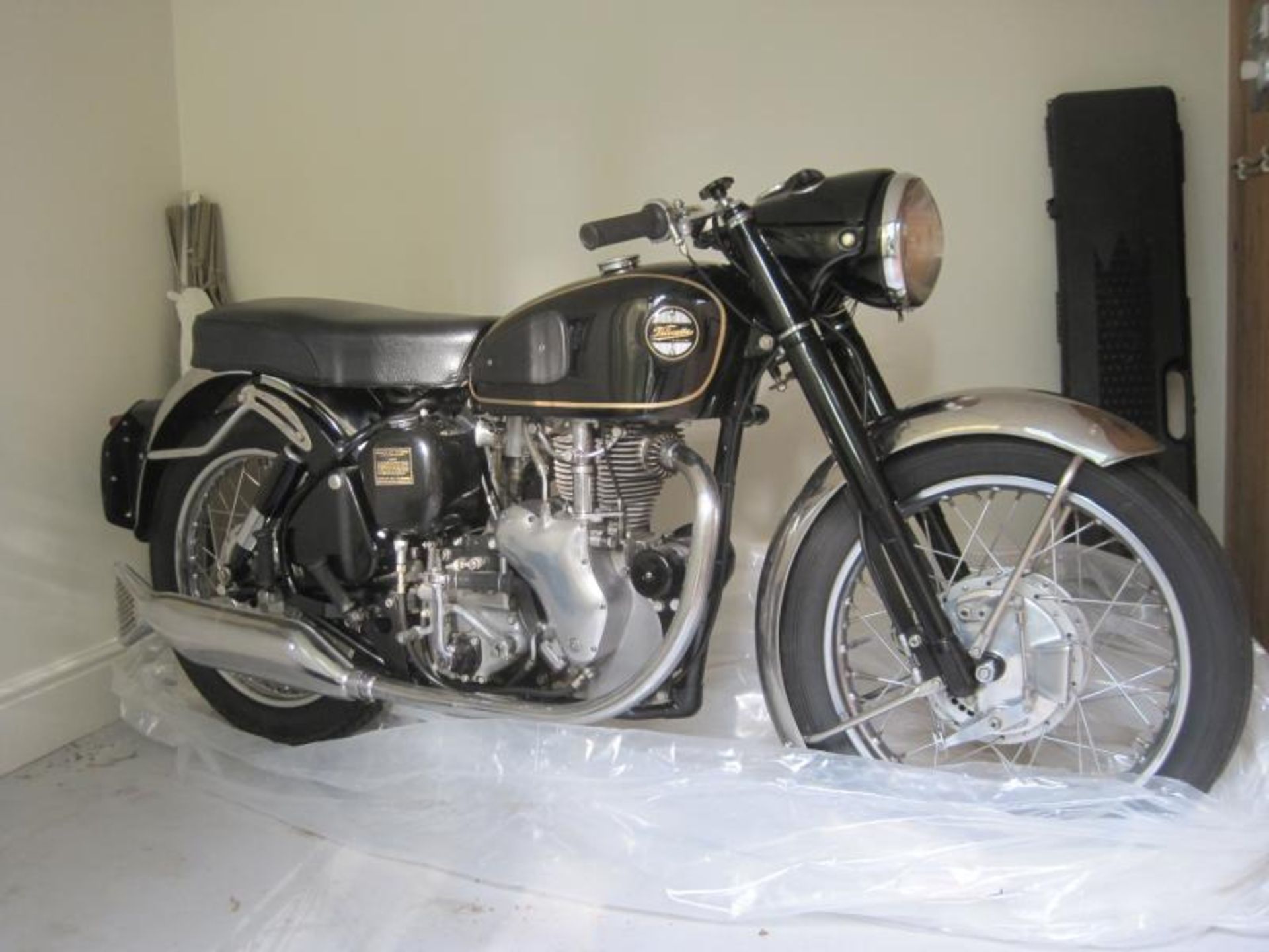 1956 350cc Velocette Viper Reg. No. XFO 643 Frame No. RS11109 Engine No. VR1797 Consigned from the