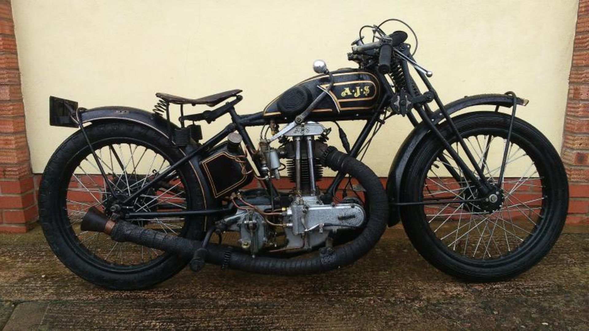 1930 250cc AJS R12 Reg. No. BF 4100 Frame No. R12136519 Engine No. R1356 This twin port overhead