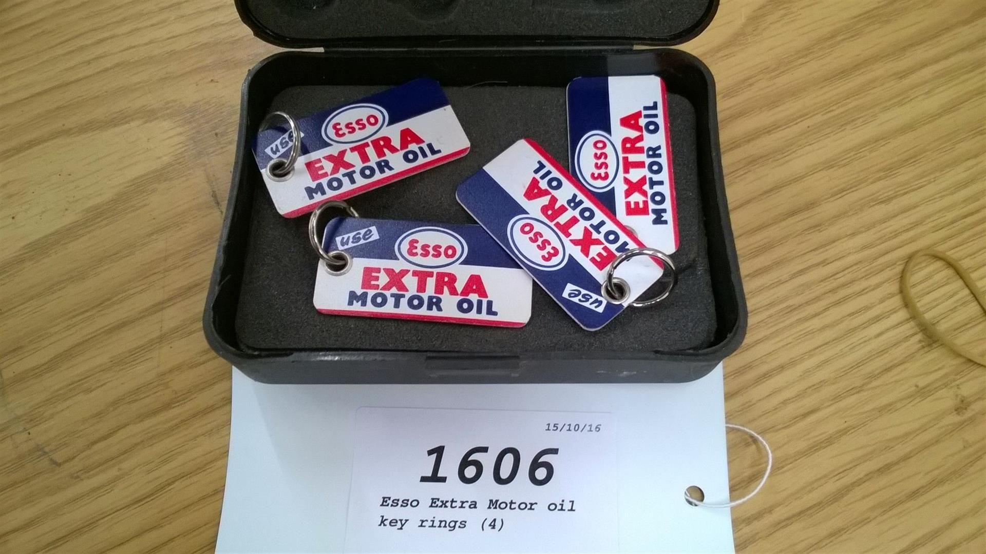 Esso Extra Motor oil key rings (4)