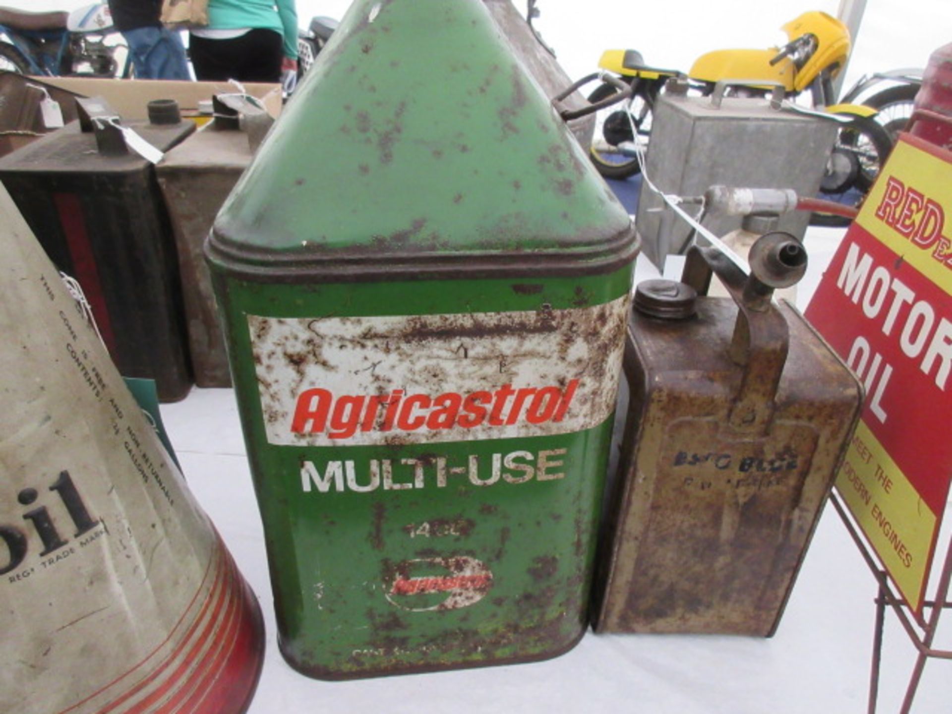 Agricastrol square multi use oil can t/w Valor paraffin can