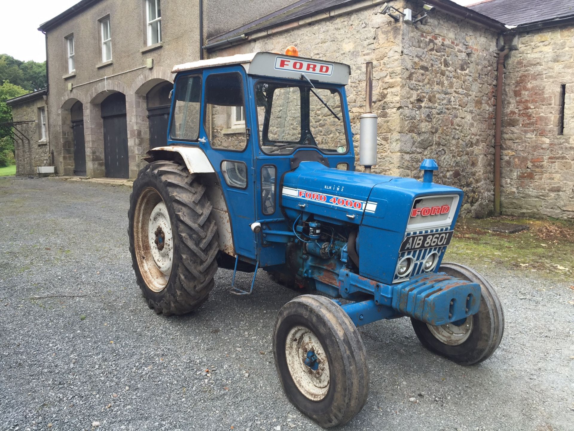 1974 FORD 4000 4cylinder diesel TRACTOR Reg No: AIB 8601 (Irish) Serial No: BP34662 Fitted with a