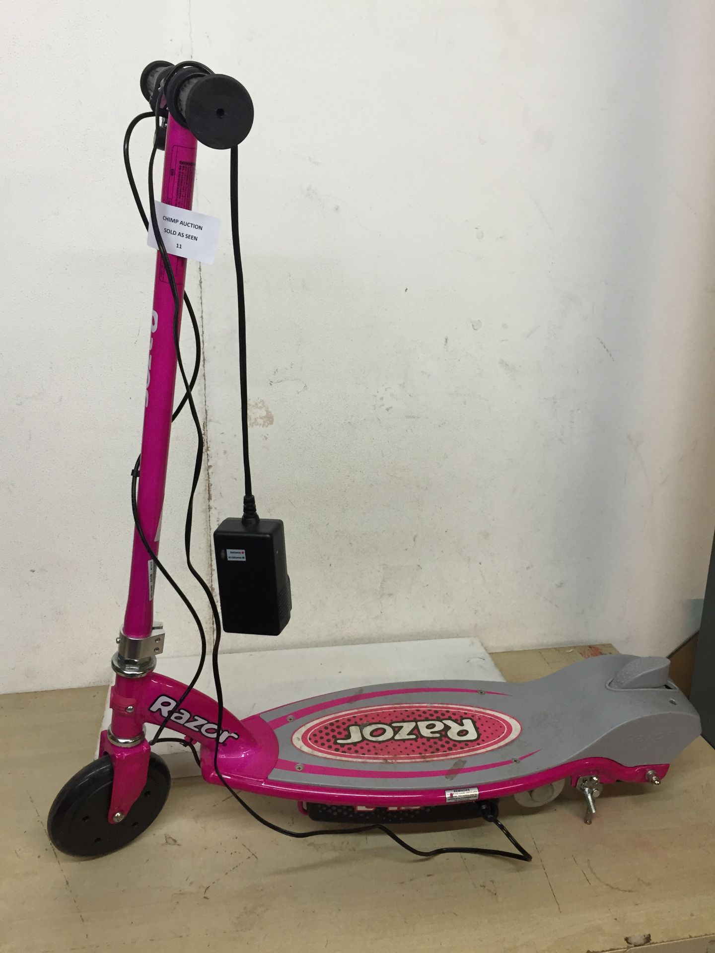 RAZOR E90 ELECTRIC SCOOTER RRP £169.99/ UNTESTED