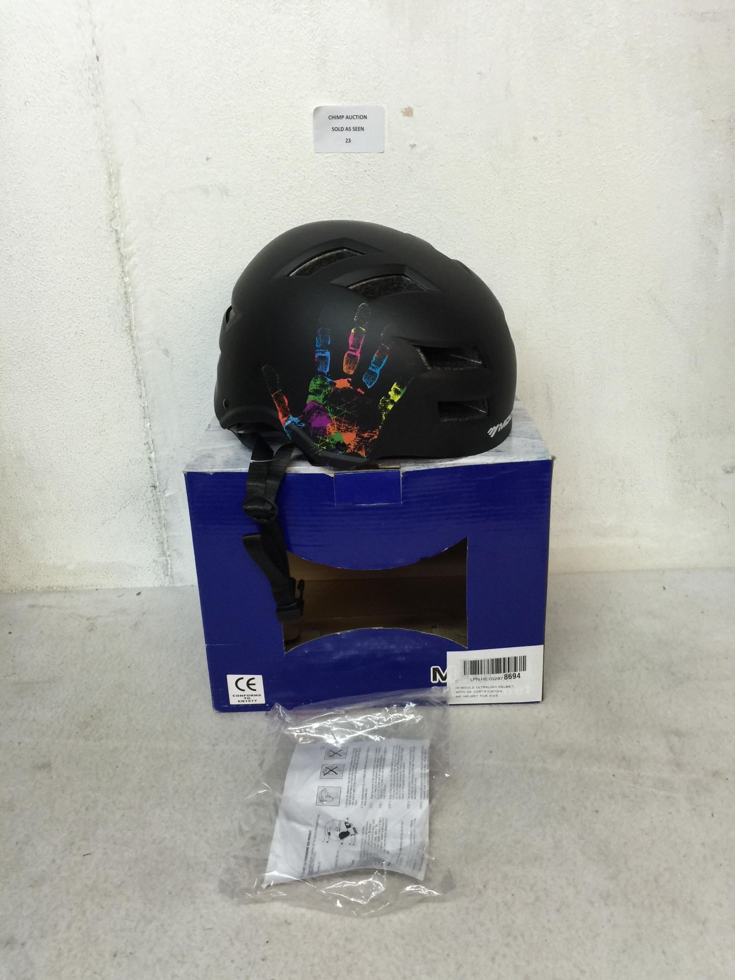 SKI HELMET /