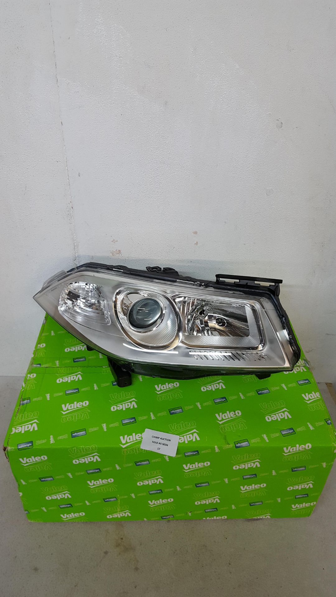 BRAND NEW VALEO 043283 HEADLAMP / R / RENAULT MEGANE II