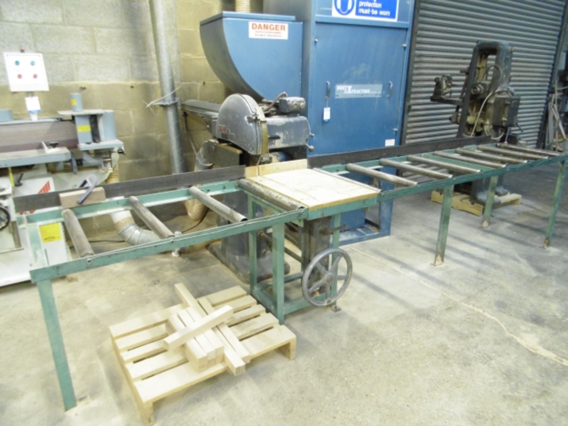 * Wadkin Type CC CrosS Cut Saw c/w Roller Bed Feed table; 3 phase; table size 3900 x 600mm; serial