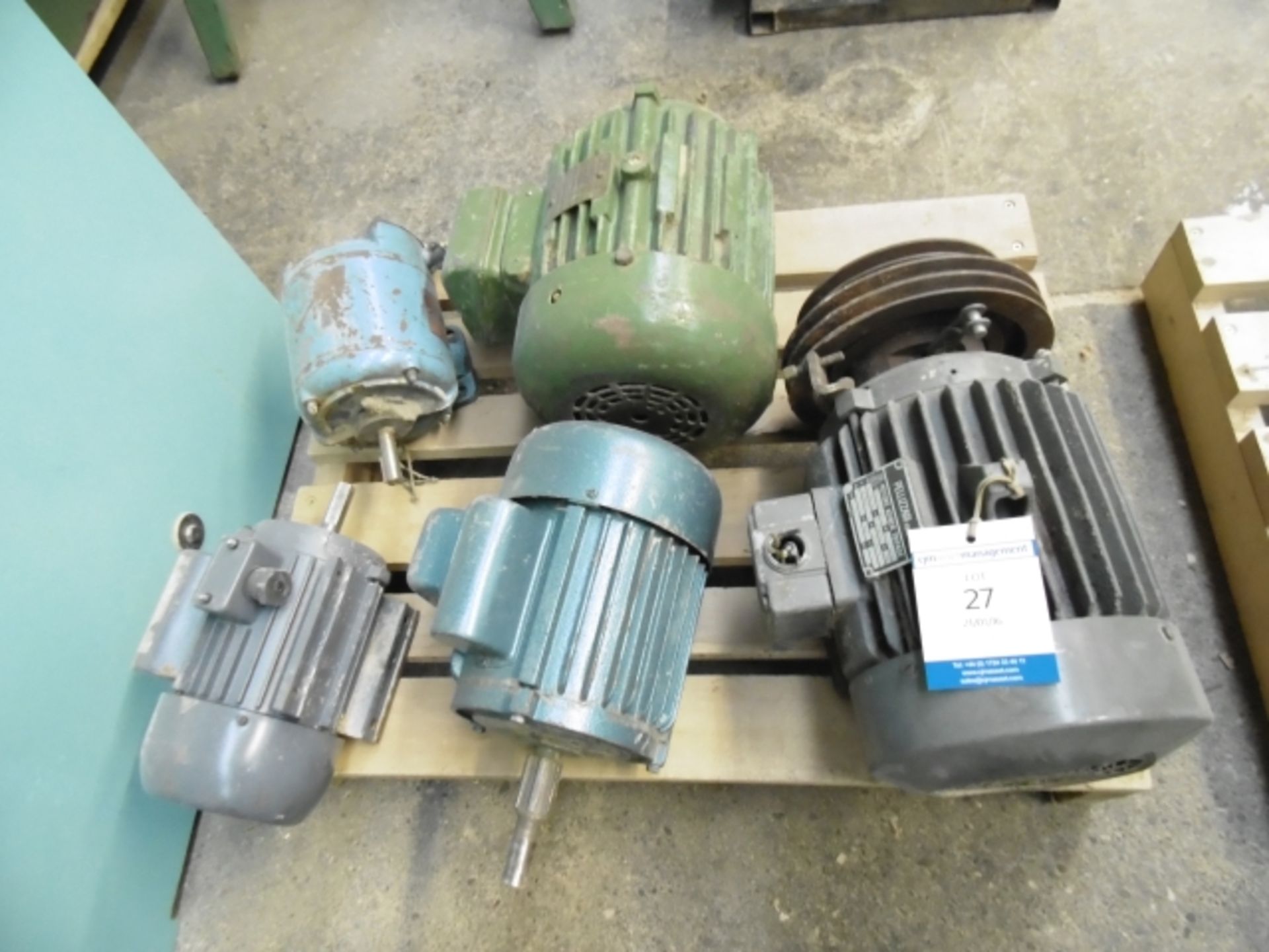 * 5 x 3 Phase Motors. Please note there is a £5 plus VAT Lift Out Fee on this lot. This lot is