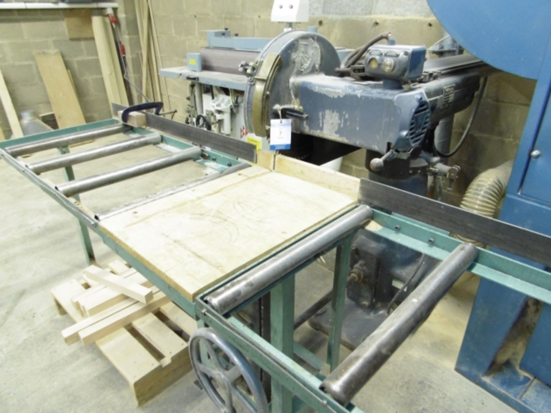 * Wadkin Type CC CrosS Cut Saw c/w Roller Bed Feed table; 3 phase; table size 3900 x 600mm; serial - Image 3 of 7