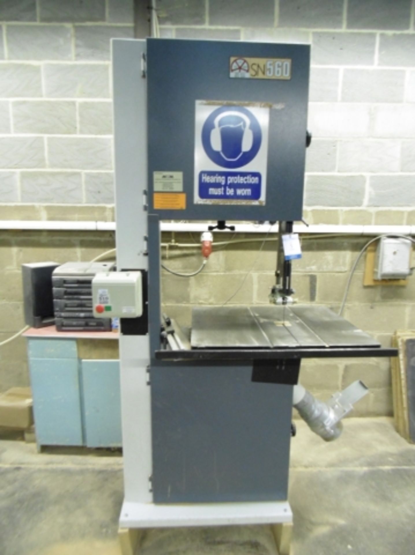 * 2000 Socomec Model SN560 Vertical Bandsaw; throat depth 550mm; 3 phase; fitted with Crompton S10 - Image 2 of 3