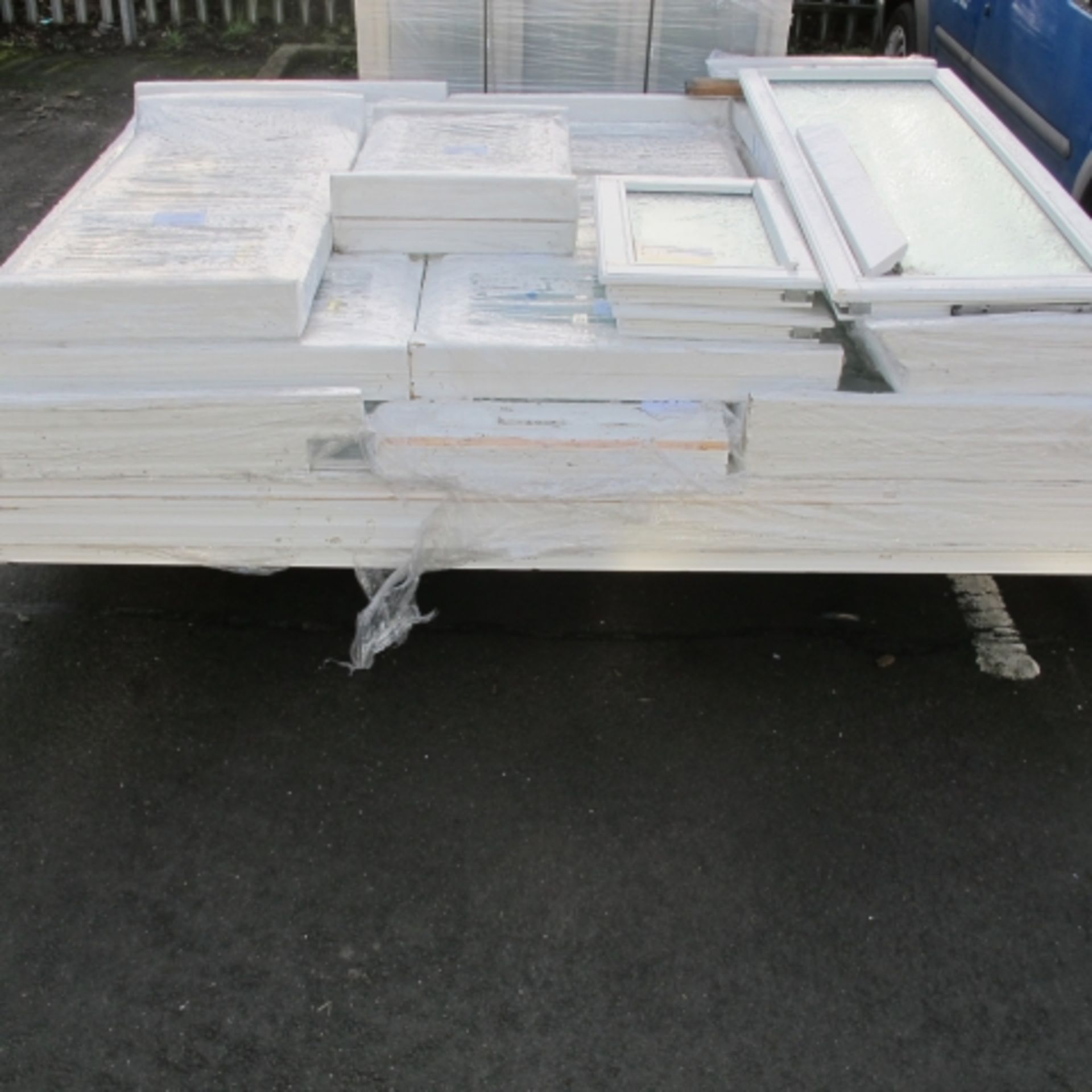 * A qty of white wooden windows and window frames, various sizes etc. Please note there is a £20