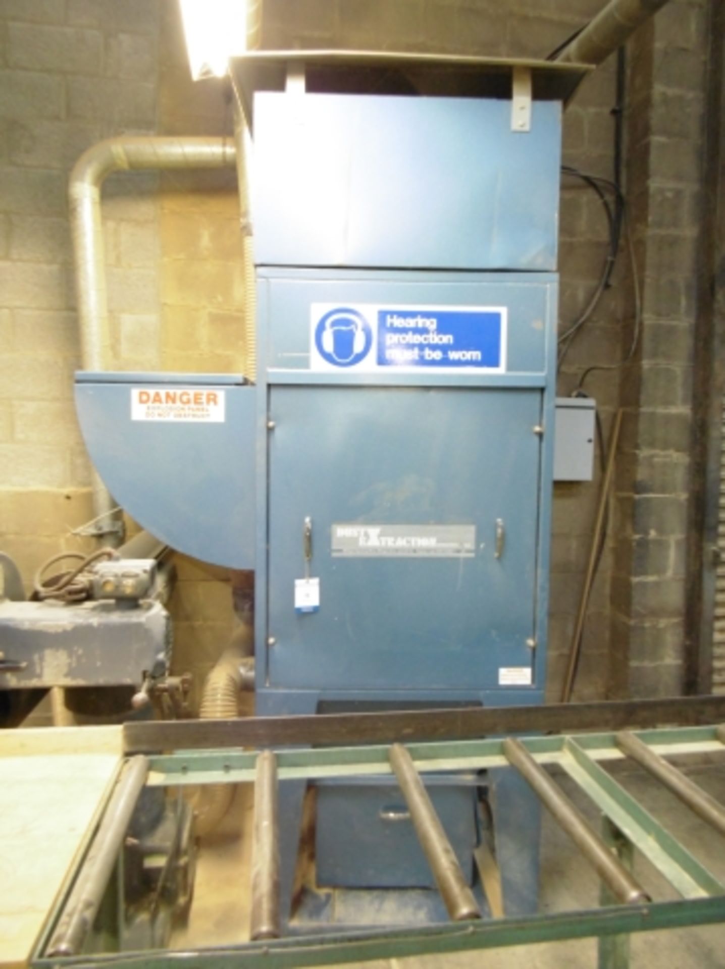 * Dust Extraction Ltd Size 10m Extraction Cabinet; 3 phase. Please note there is a £20 plus VAT Lift - Image 2 of 3