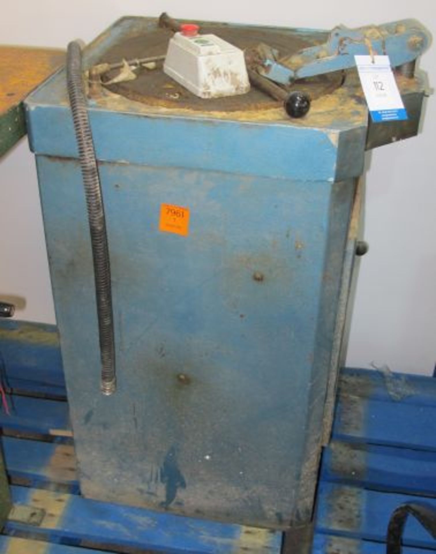 * Viceroy Sharpedge 16'' Flatwheel Grinder. Please note there is a £5 plus VAT Lift Out Fee on