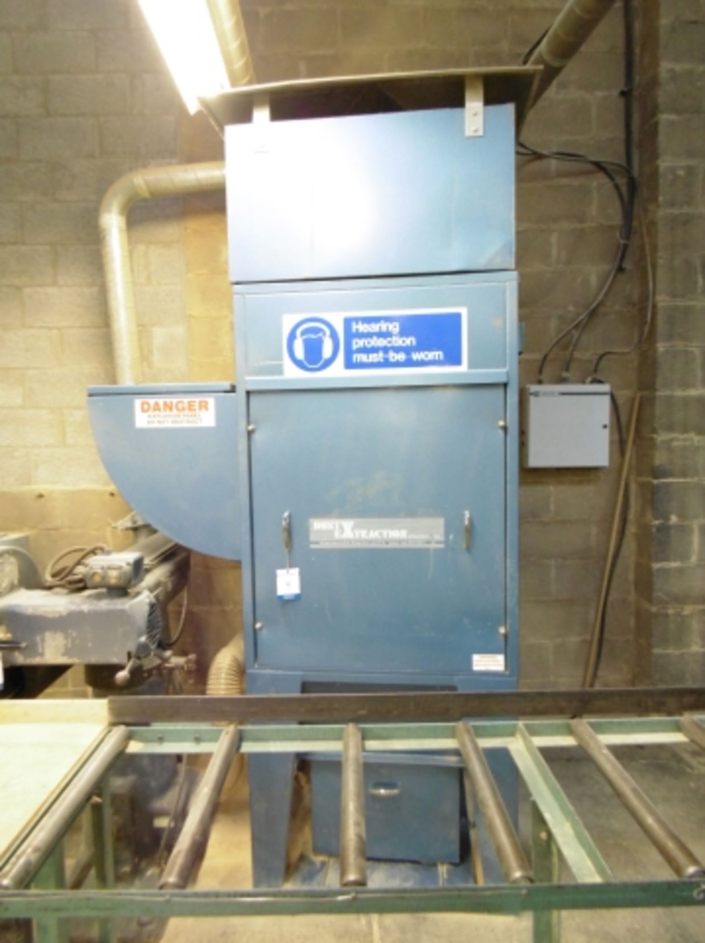 * Dust Extraction Ltd Size 10m Extraction Cabinet; 3 phase. Please note there is a £20 plus VAT Lift