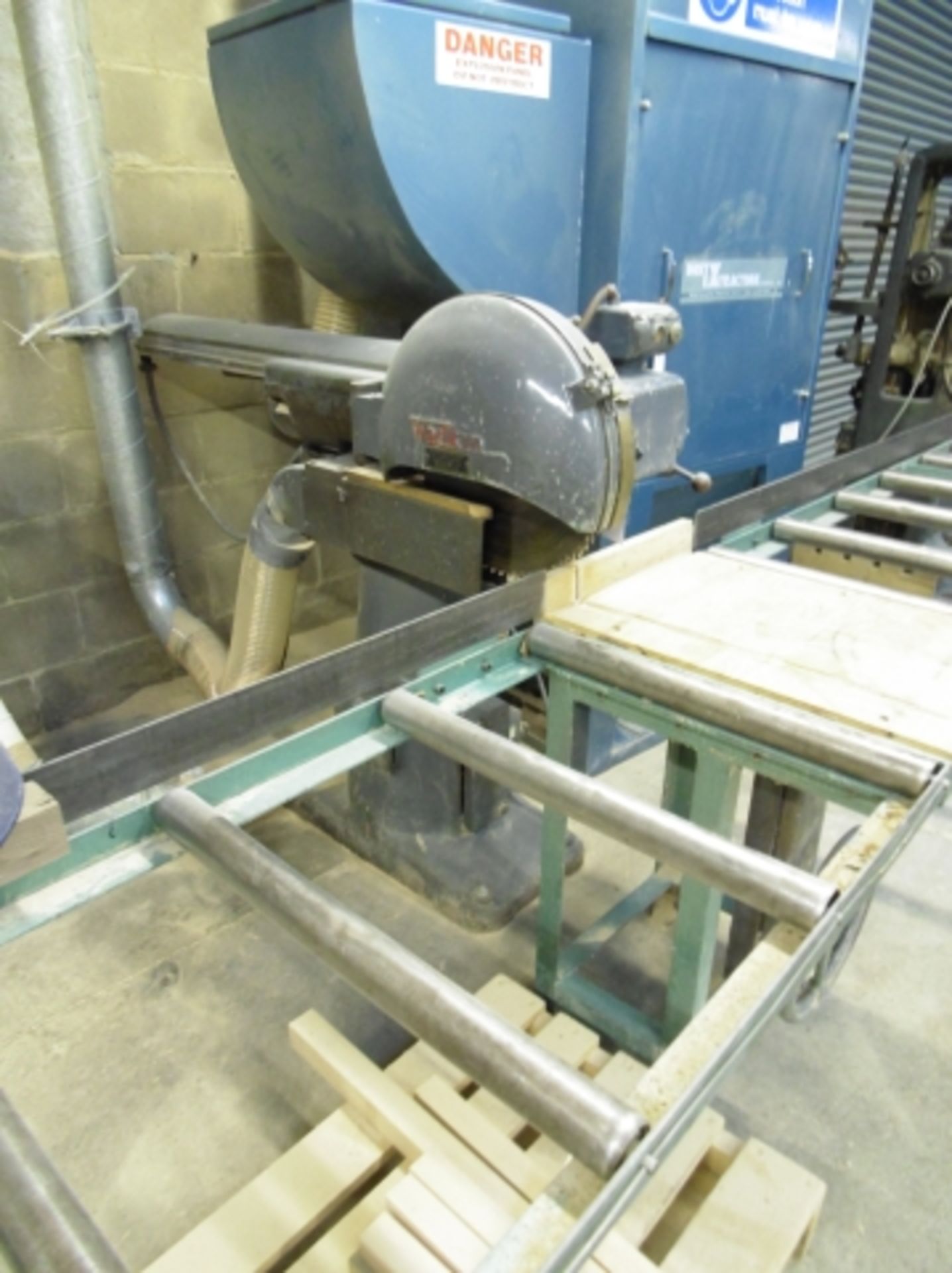 * Wadkin Type CC CrosS Cut Saw c/w Roller Bed Feed table; 3 phase; table size 3900 x 600mm; serial - Image 2 of 7