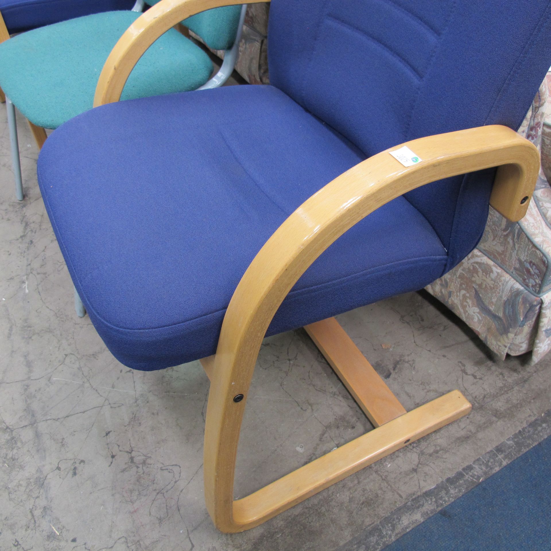 * A lot to contain 2 x similar blue waiting room chairs with wooden legs and arm rests, and a - Image 5 of 6